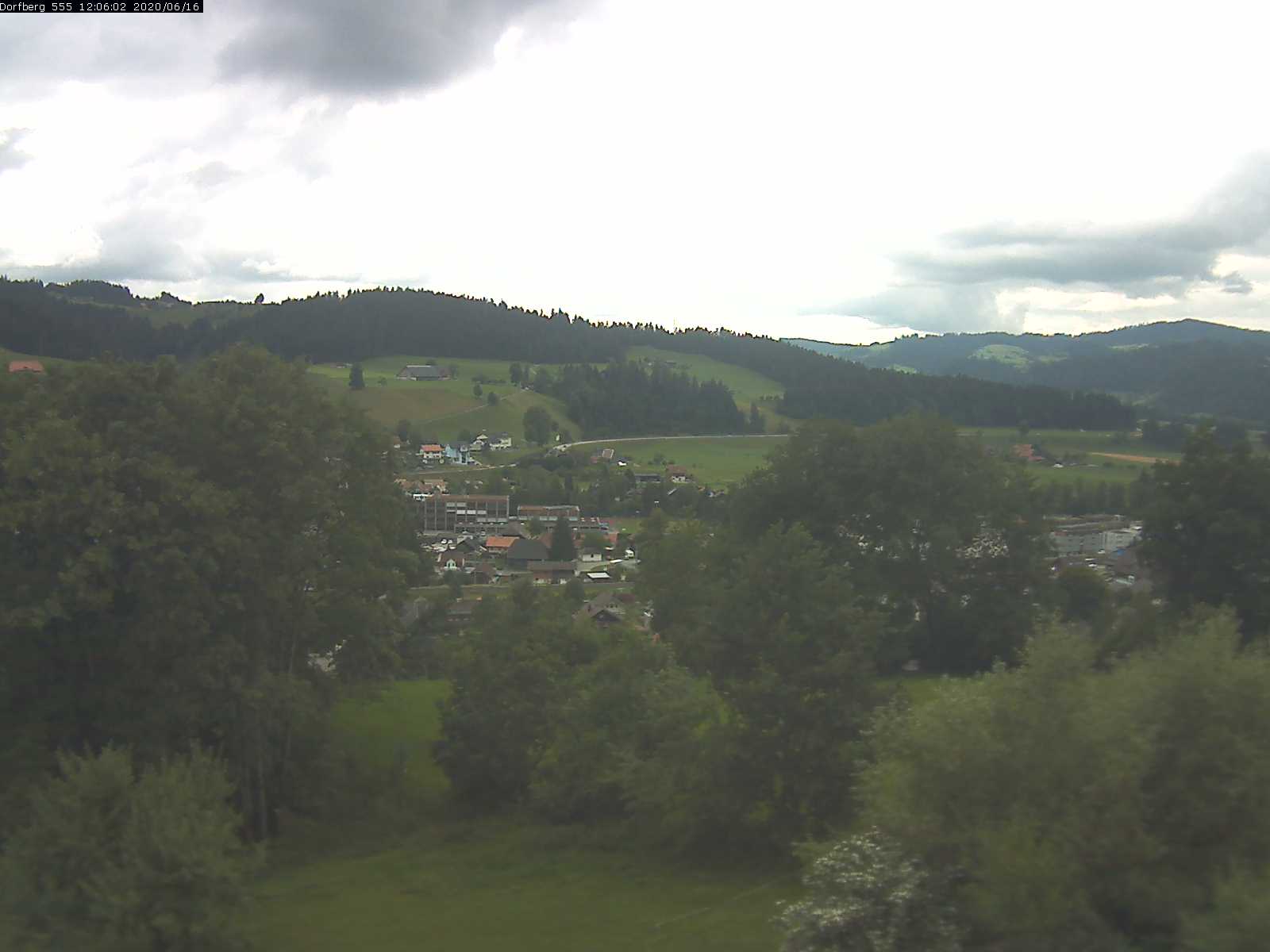 Webcam-Bild: Aussicht vom Dorfberg in Langnau 20200616-120601