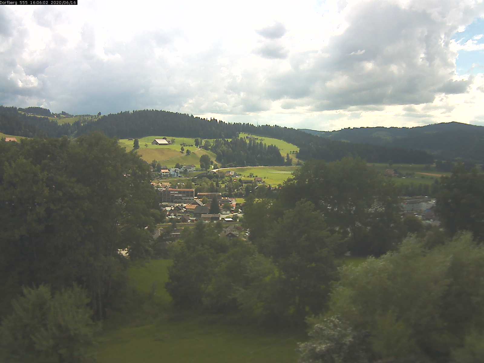 Webcam-Bild: Aussicht vom Dorfberg in Langnau 20200616-160601