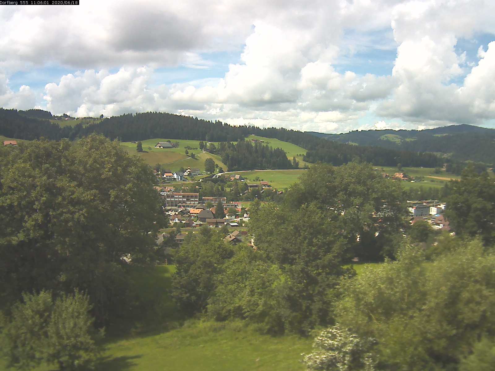 Webcam-Bild: Aussicht vom Dorfberg in Langnau 20200618-110601