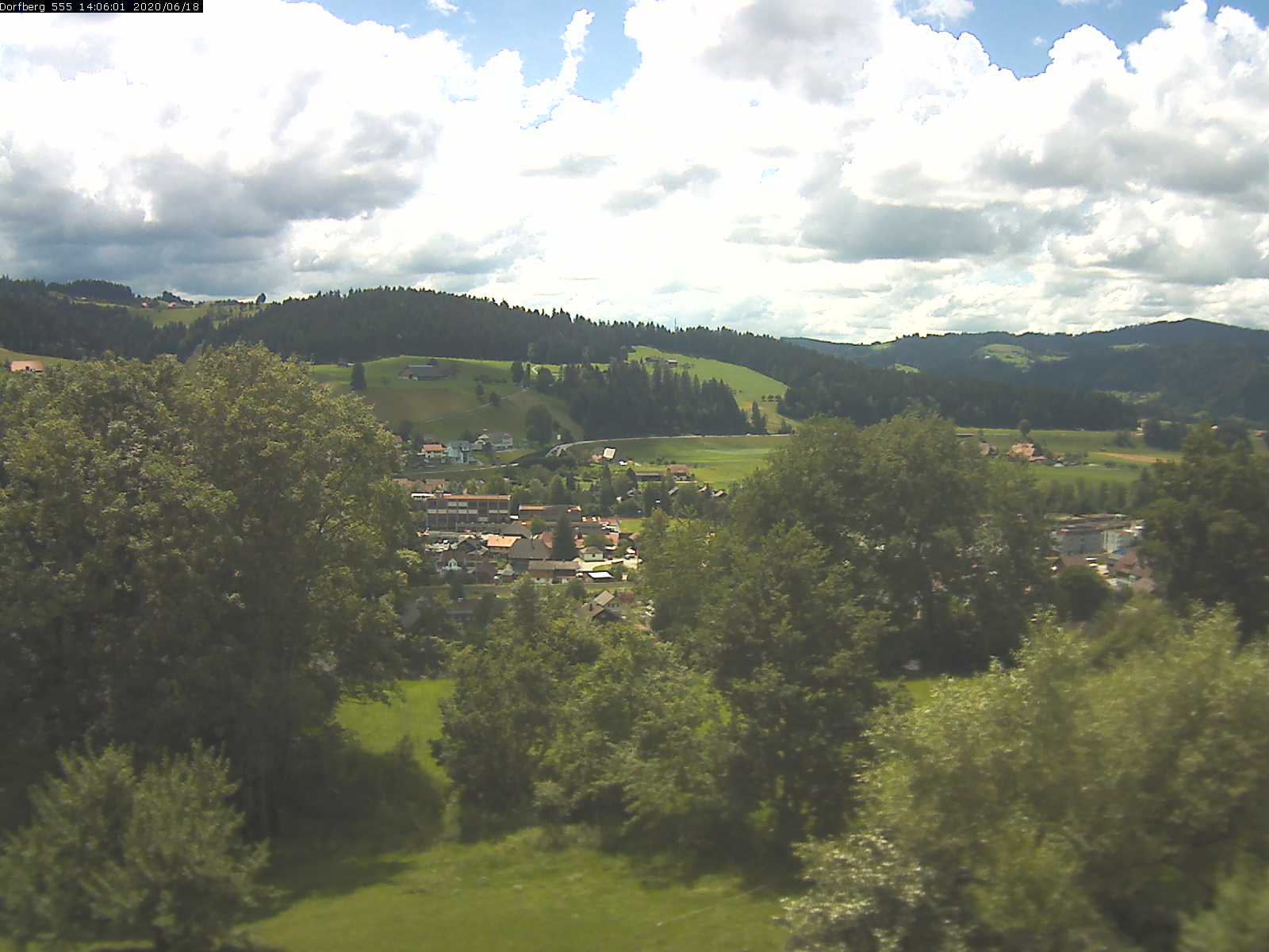 Webcam-Bild: Aussicht vom Dorfberg in Langnau 20200618-140601