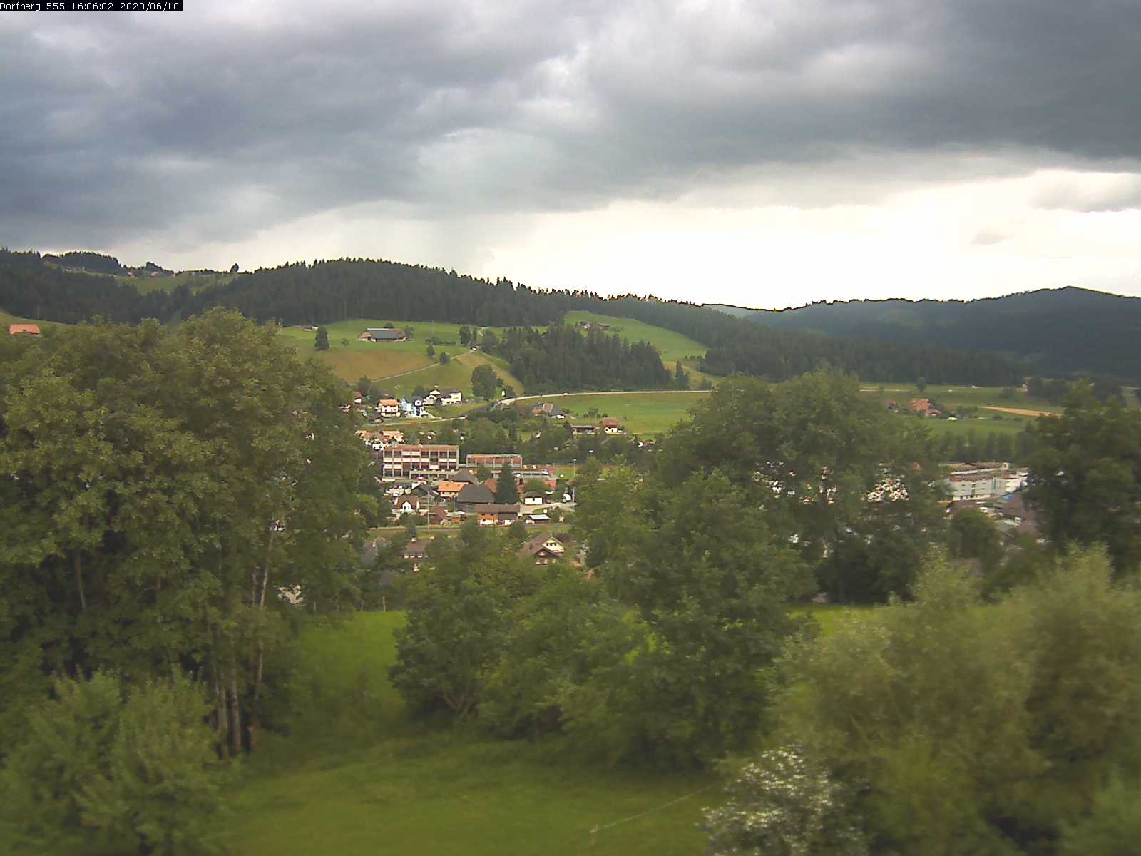 Webcam-Bild: Aussicht vom Dorfberg in Langnau 20200618-160601