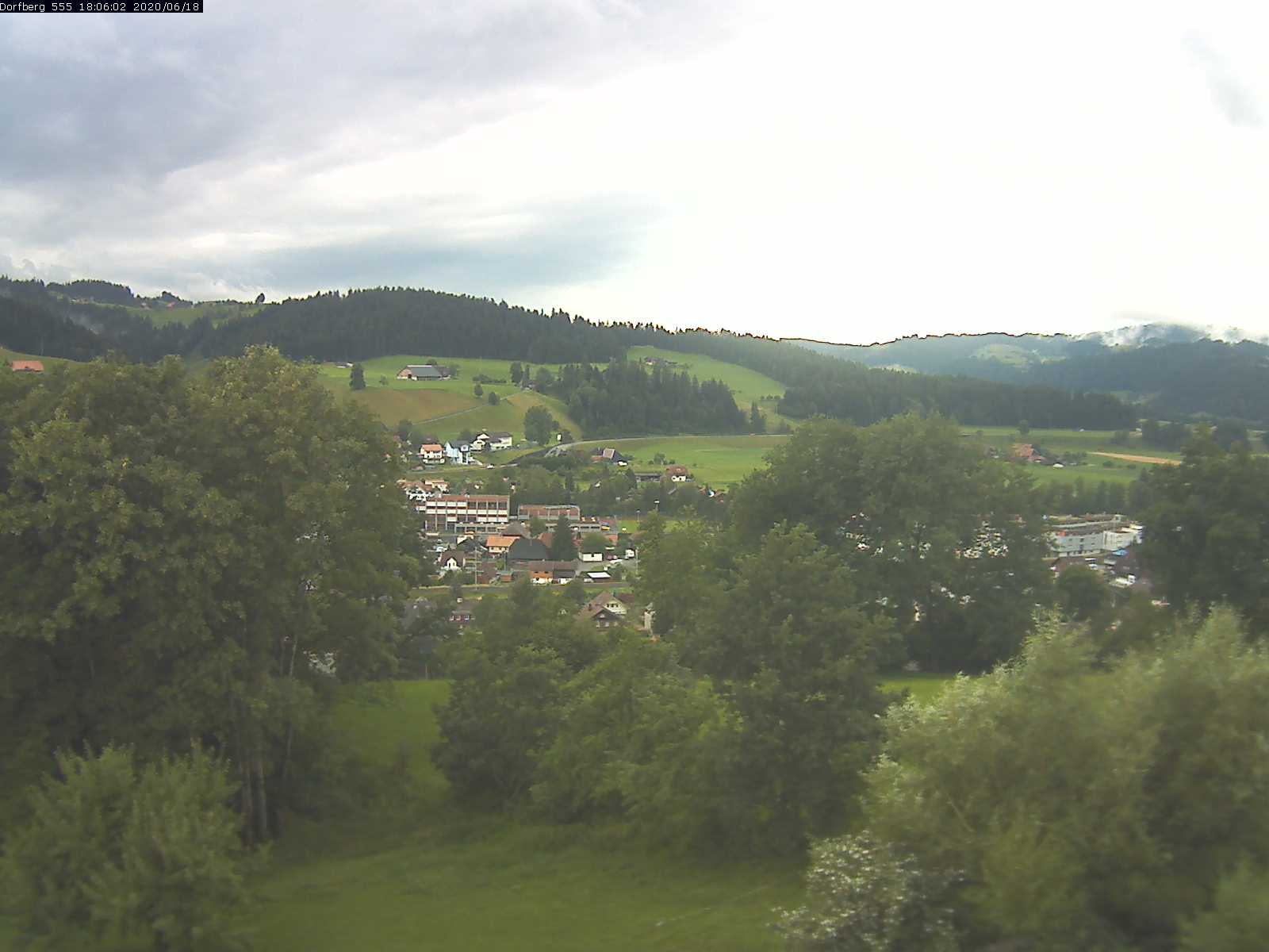 Webcam-Bild: Aussicht vom Dorfberg in Langnau 20200618-180601