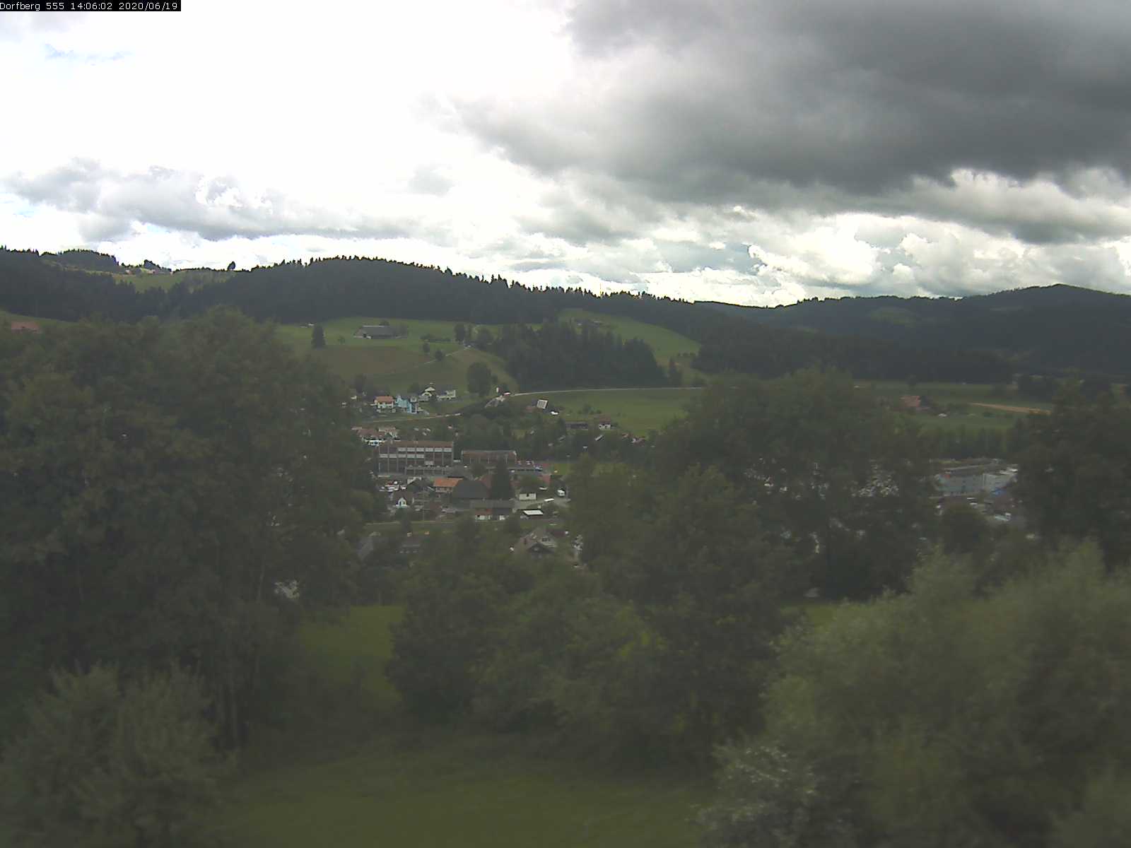 Webcam-Bild: Aussicht vom Dorfberg in Langnau 20200619-140601