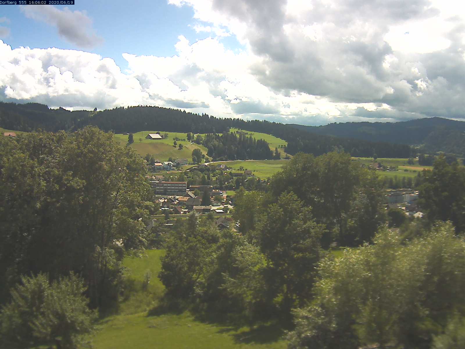 Webcam-Bild: Aussicht vom Dorfberg in Langnau 20200619-160601