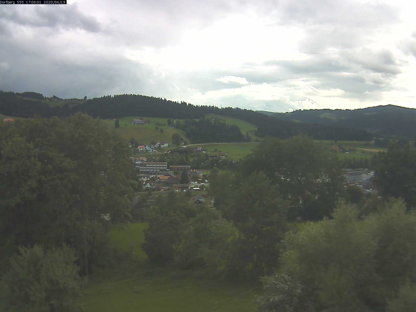 Webcam-Bild: Aussicht vom Dorfberg in Langnau 20200619-170601