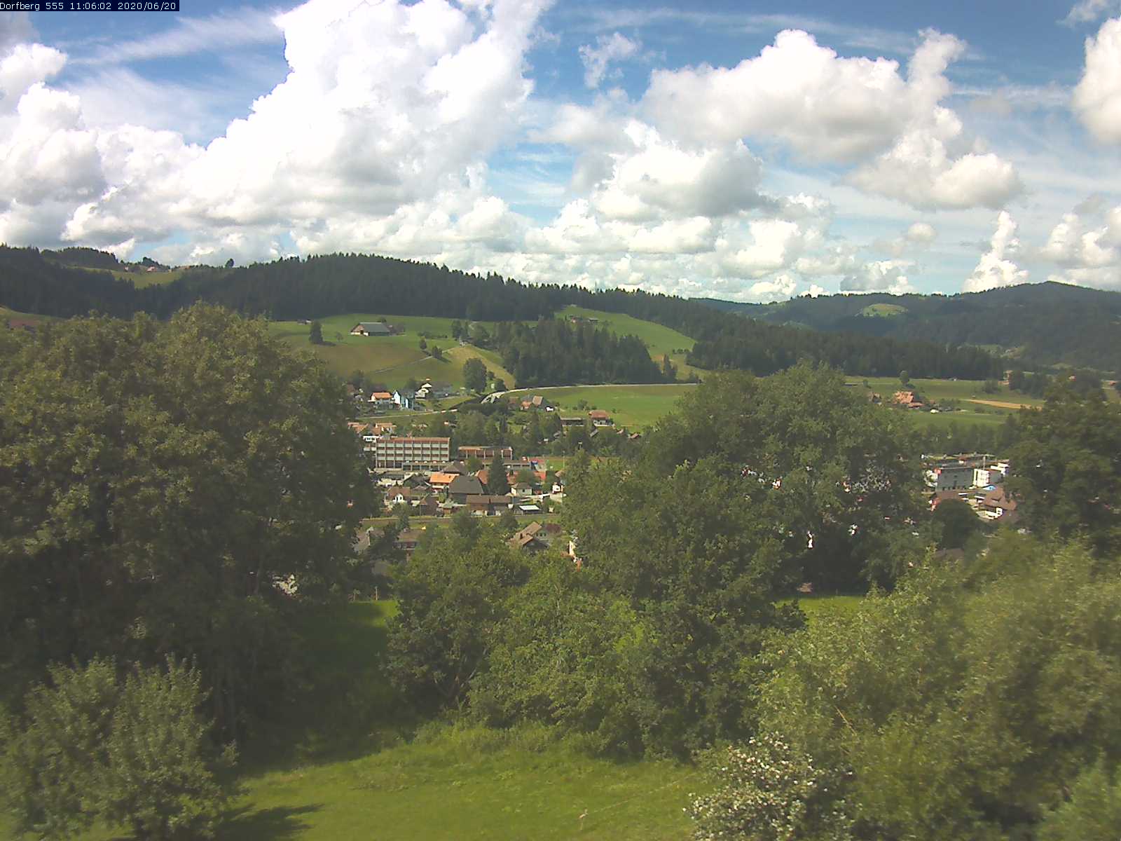 Webcam-Bild: Aussicht vom Dorfberg in Langnau 20200620-110601