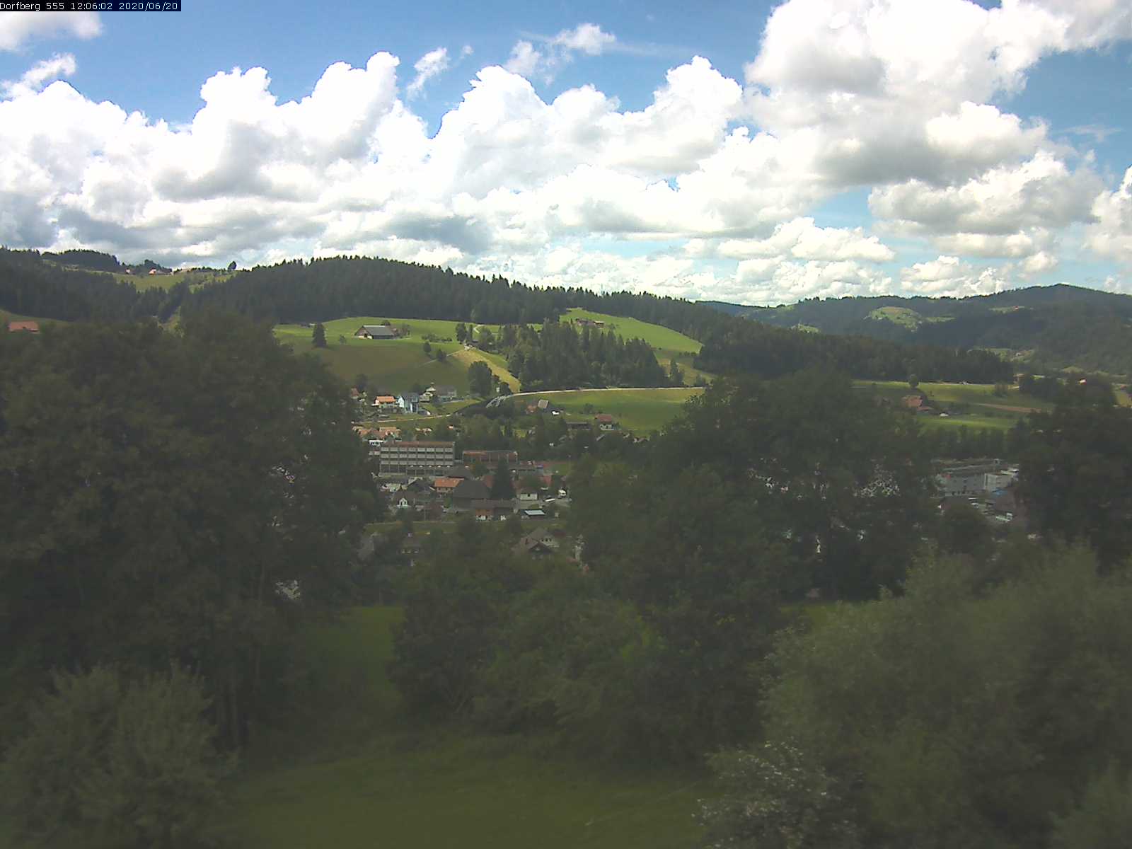 Webcam-Bild: Aussicht vom Dorfberg in Langnau 20200620-120601