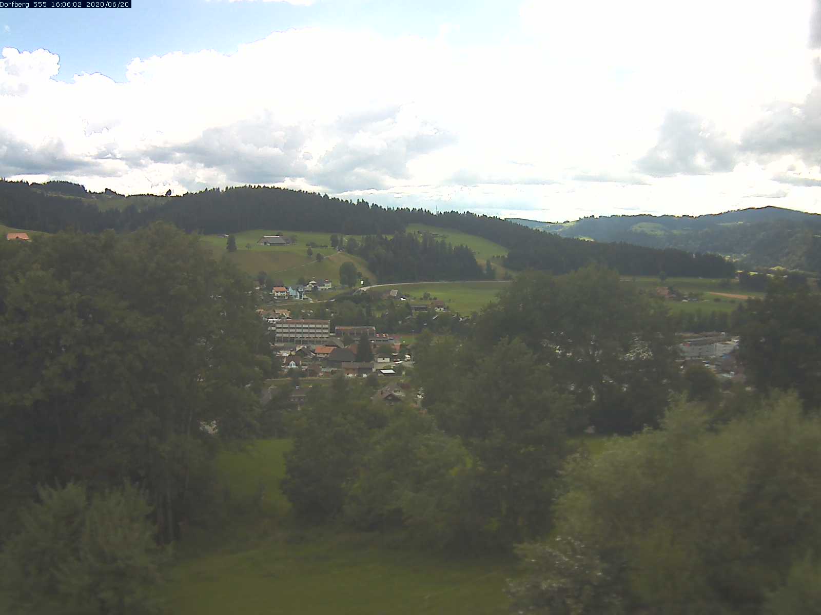 Webcam-Bild: Aussicht vom Dorfberg in Langnau 20200620-160601