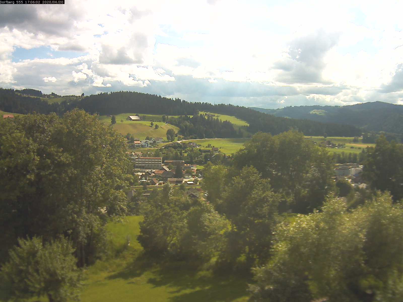 Webcam-Bild: Aussicht vom Dorfberg in Langnau 20200620-170601