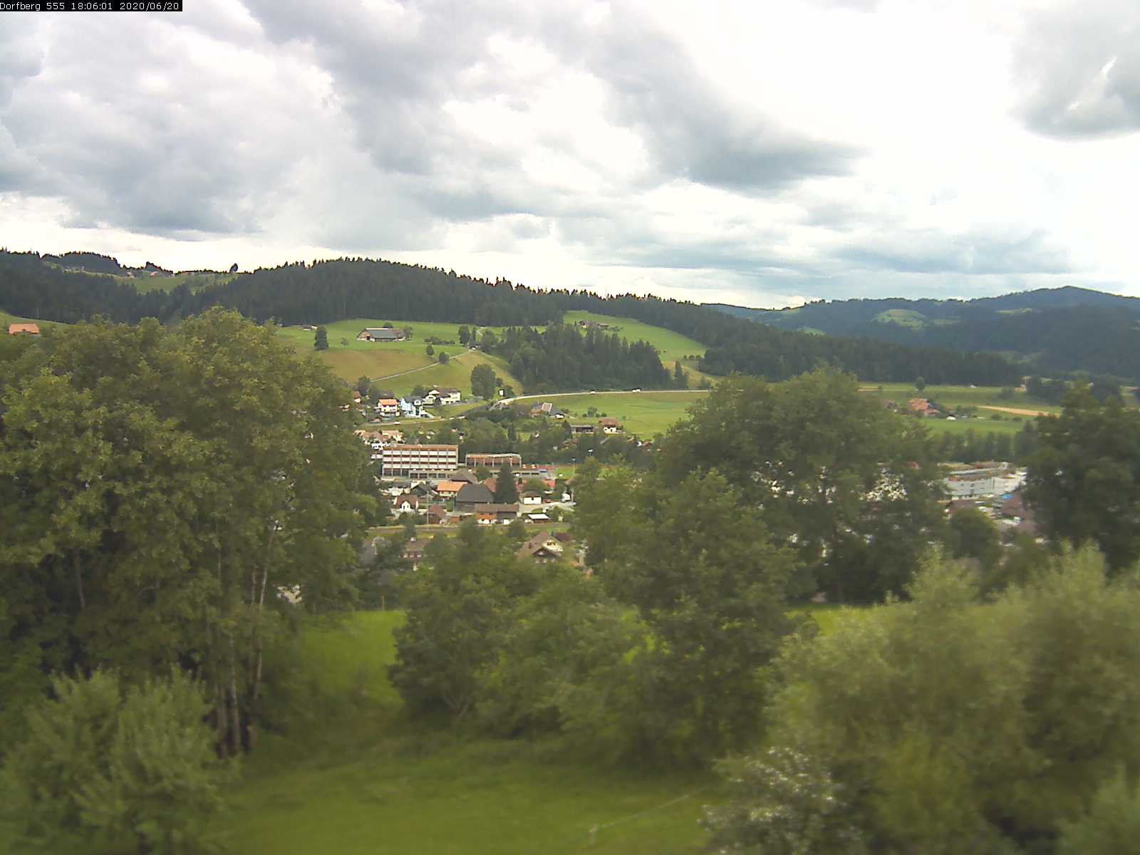 Webcam-Bild: Aussicht vom Dorfberg in Langnau 20200620-180601