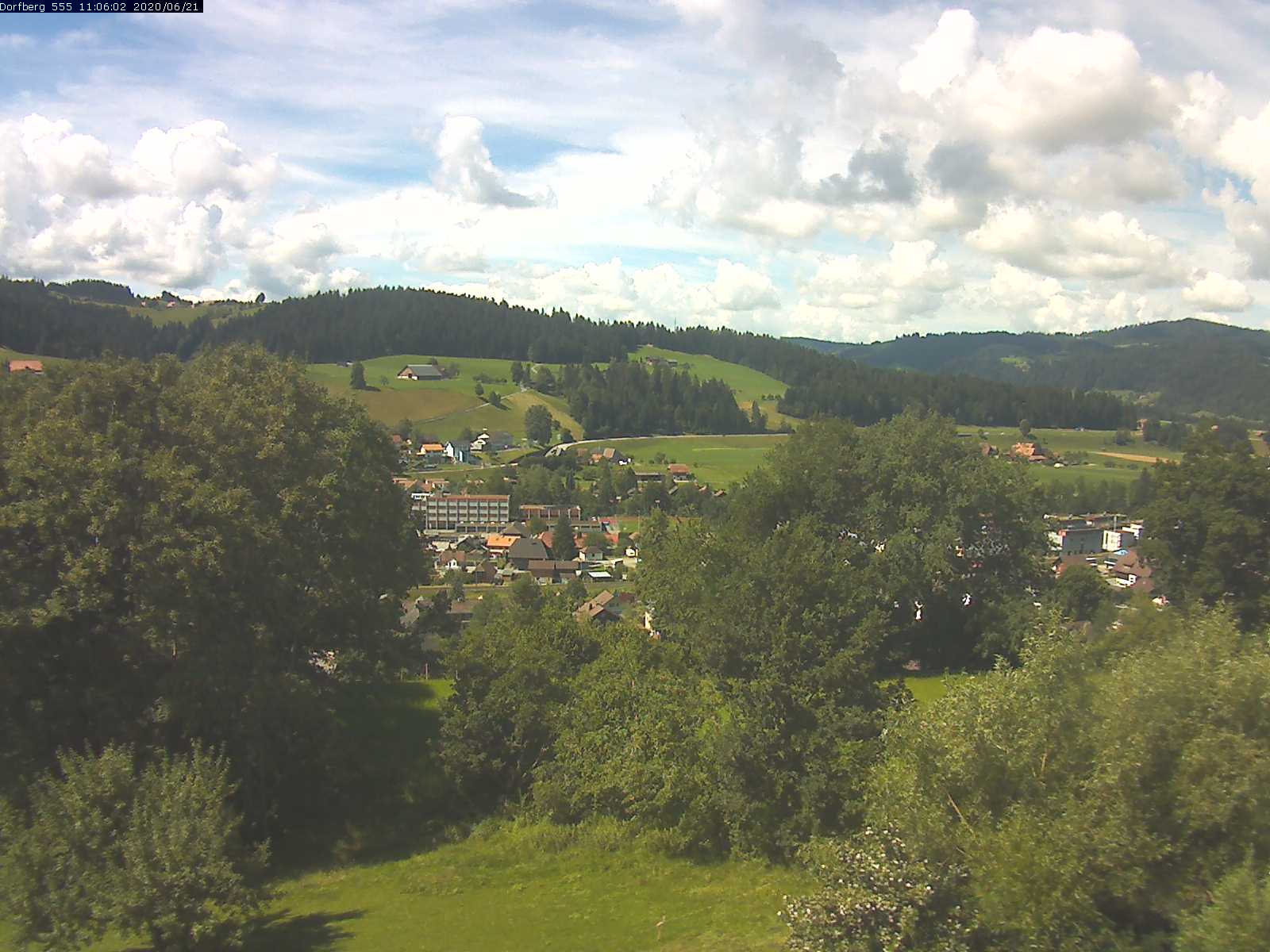 Webcam-Bild: Aussicht vom Dorfberg in Langnau 20200621-110601