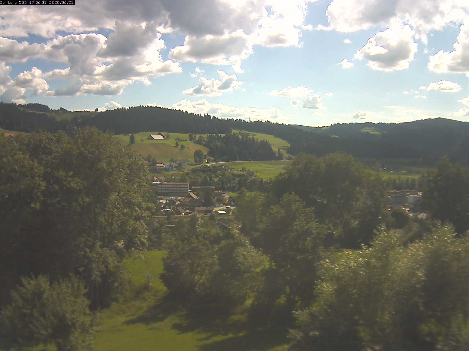 Webcam-Bild: Aussicht vom Dorfberg in Langnau 20200621-170601