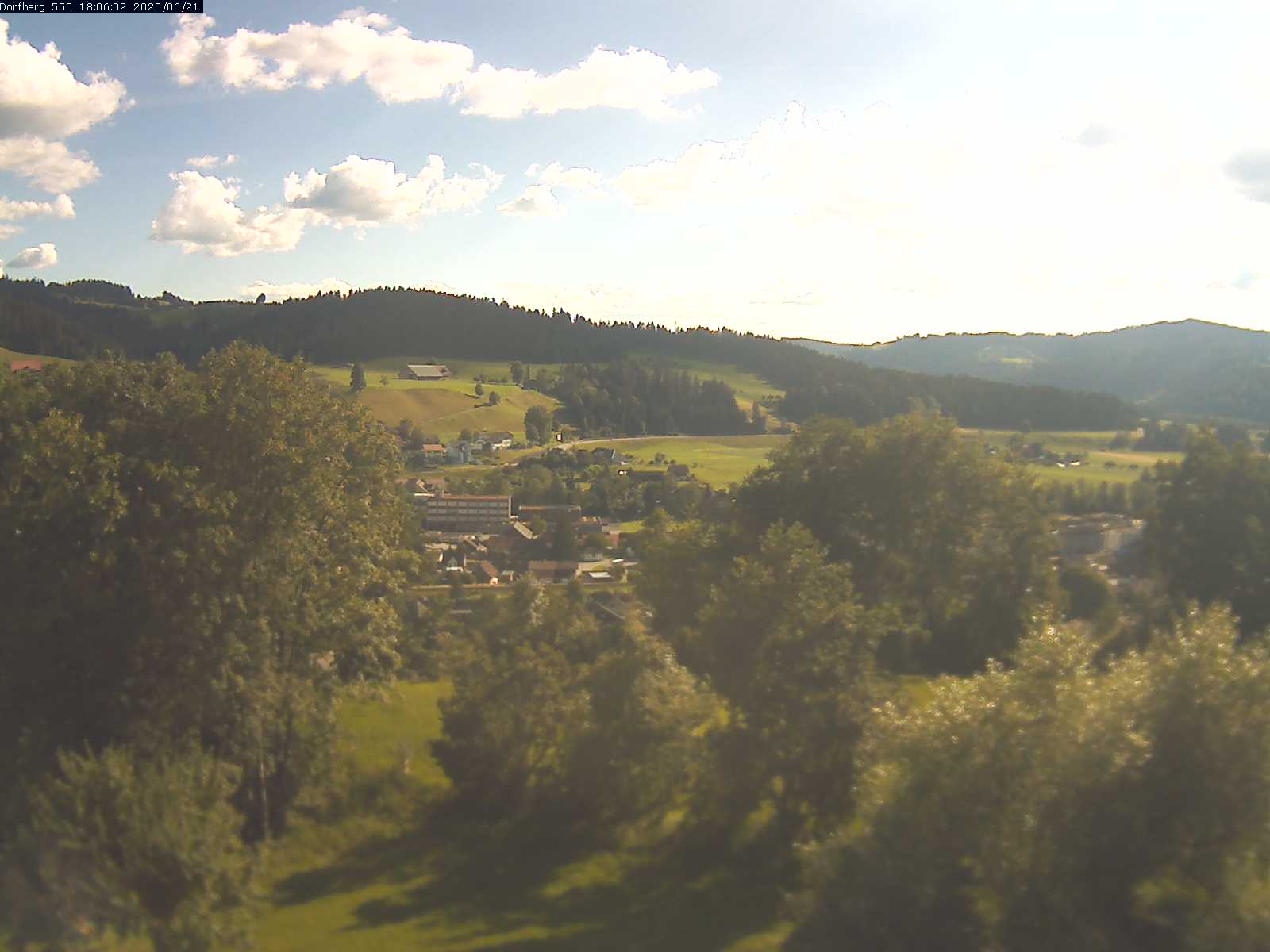 Webcam-Bild: Aussicht vom Dorfberg in Langnau 20200621-180601