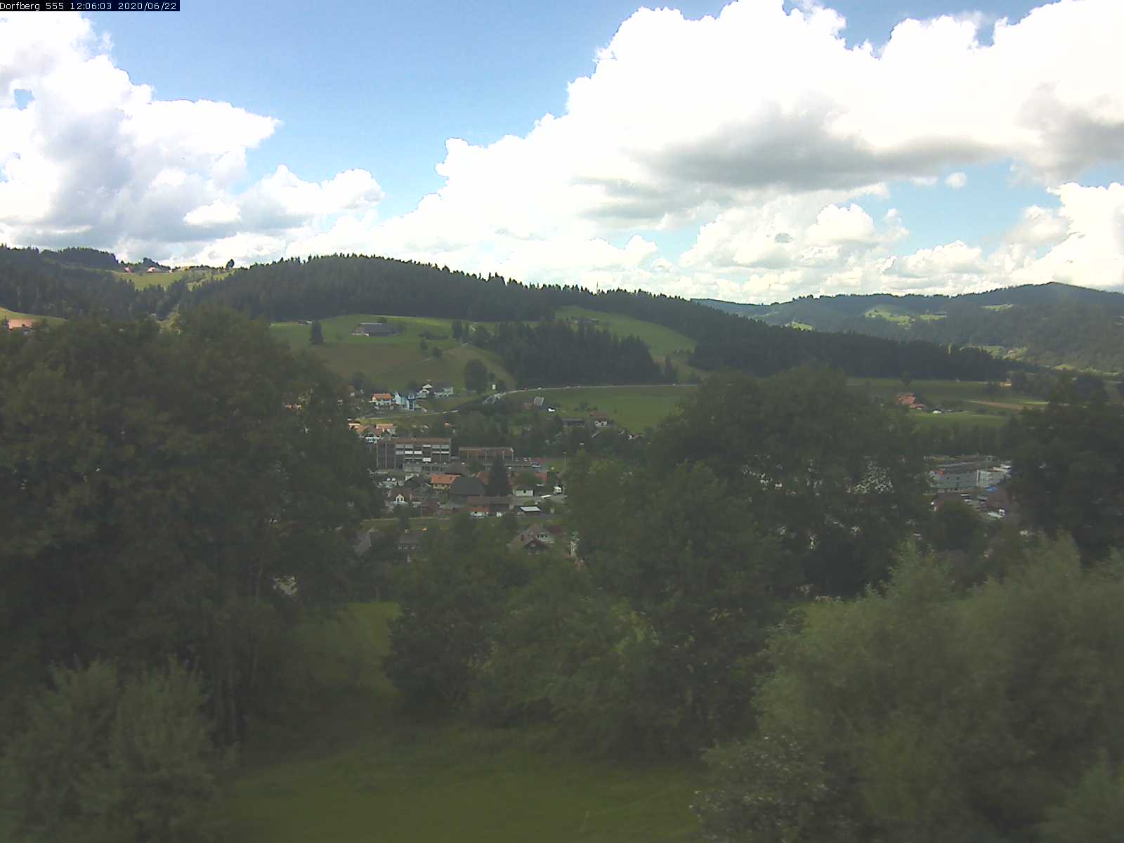 Webcam-Bild: Aussicht vom Dorfberg in Langnau 20200622-120601