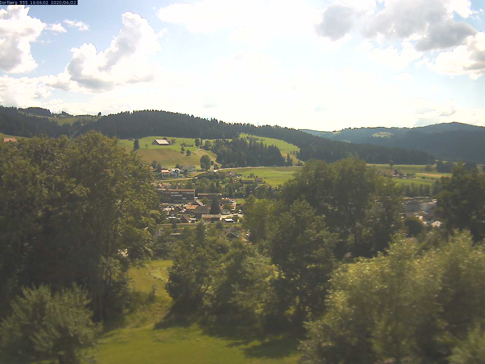 Webcam-Bild: Aussicht vom Dorfberg in Langnau 20200622-160601