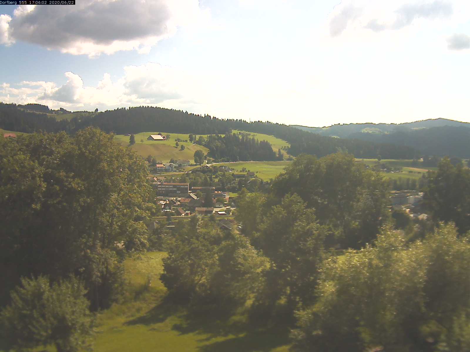 Webcam-Bild: Aussicht vom Dorfberg in Langnau 20200622-170601