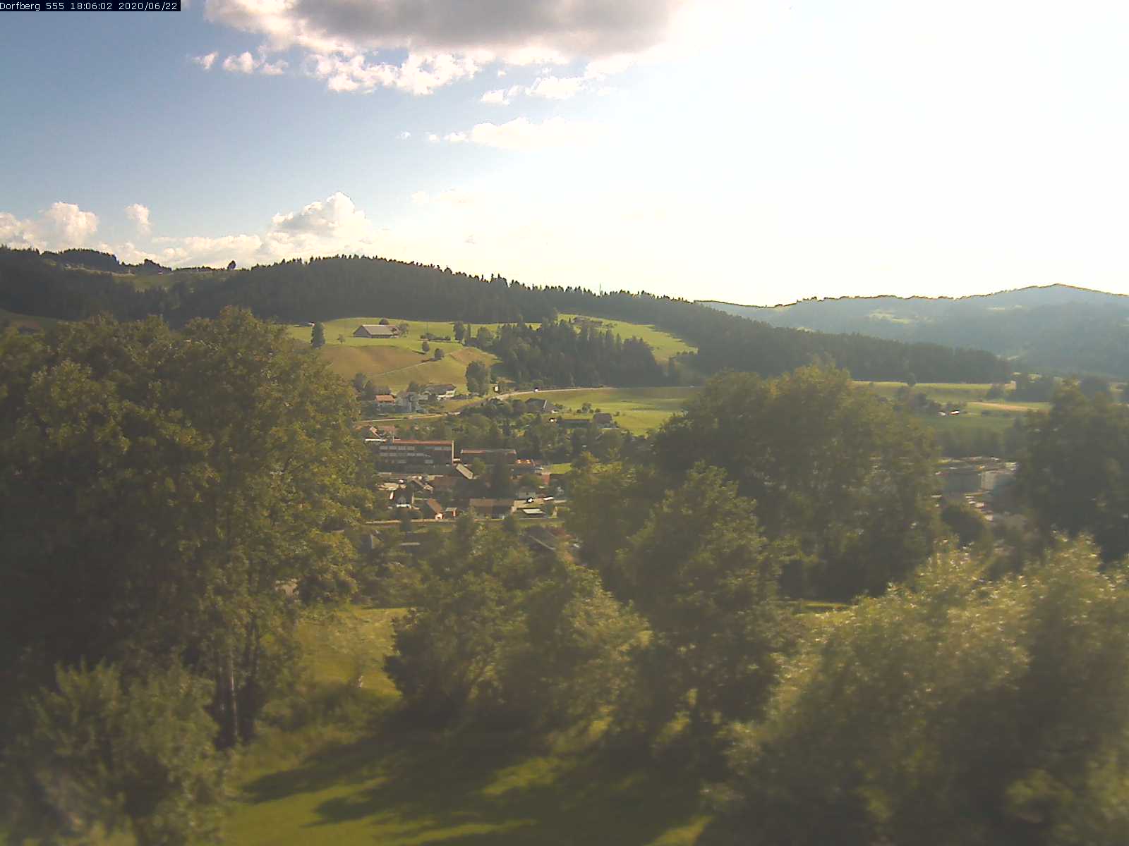 Webcam-Bild: Aussicht vom Dorfberg in Langnau 20200622-180601