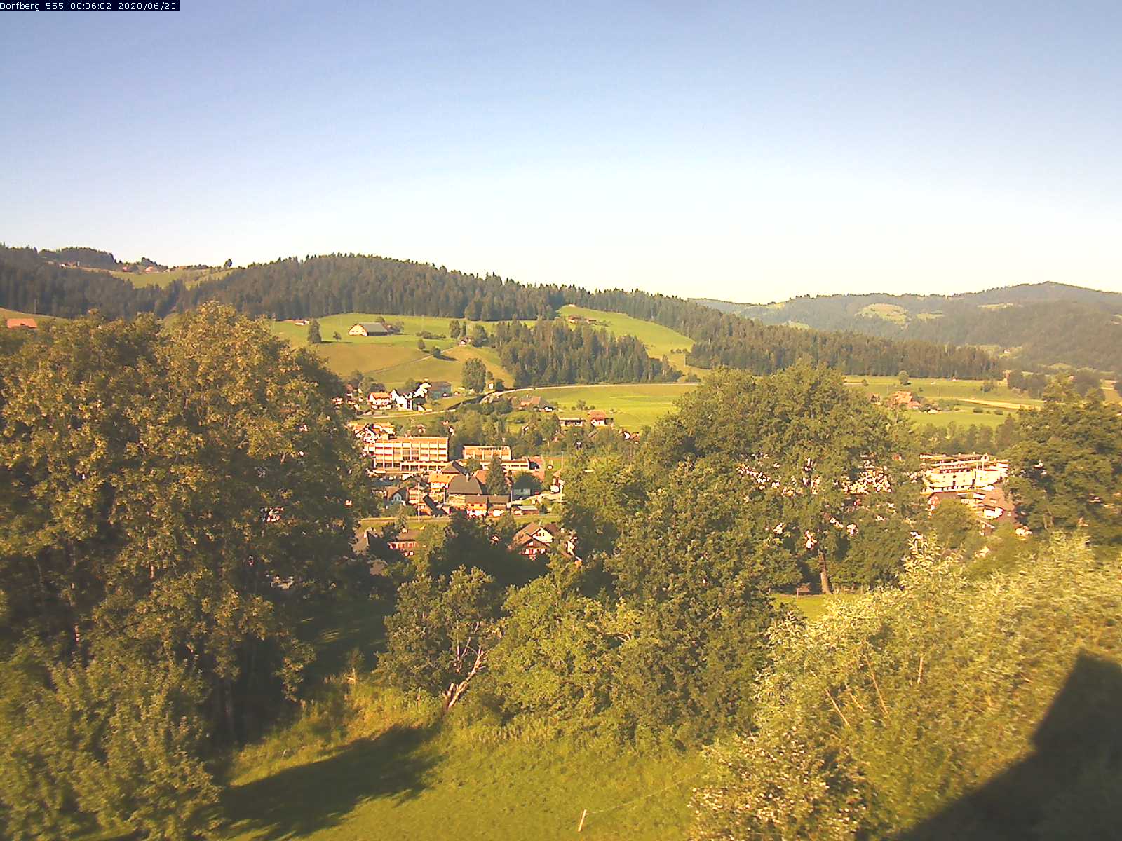 Webcam-Bild: Aussicht vom Dorfberg in Langnau 20200623-080601