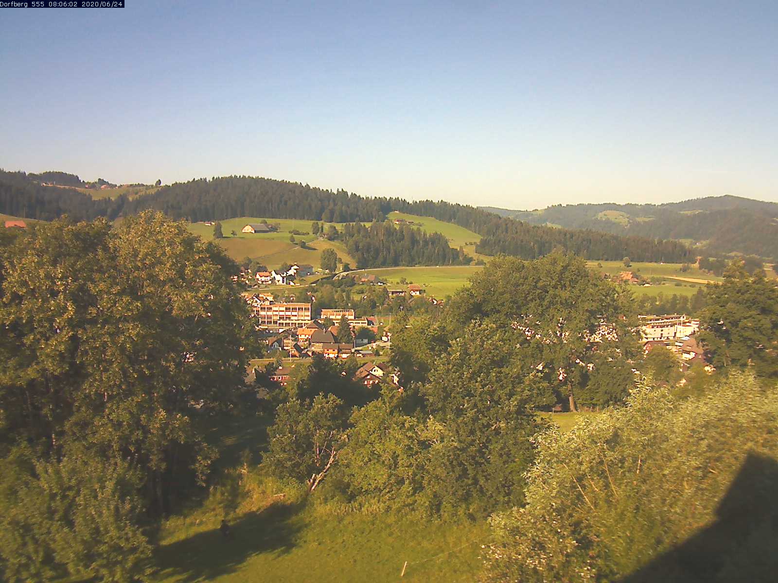 Webcam-Bild: Aussicht vom Dorfberg in Langnau 20200624-080601