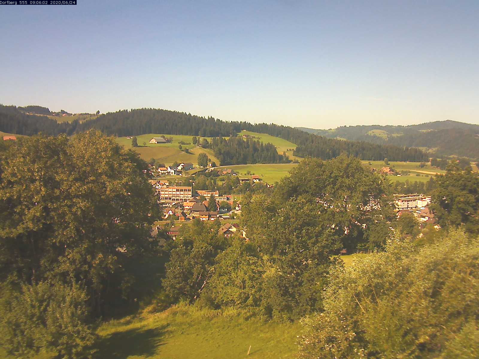 Webcam-Bild: Aussicht vom Dorfberg in Langnau 20200624-090601