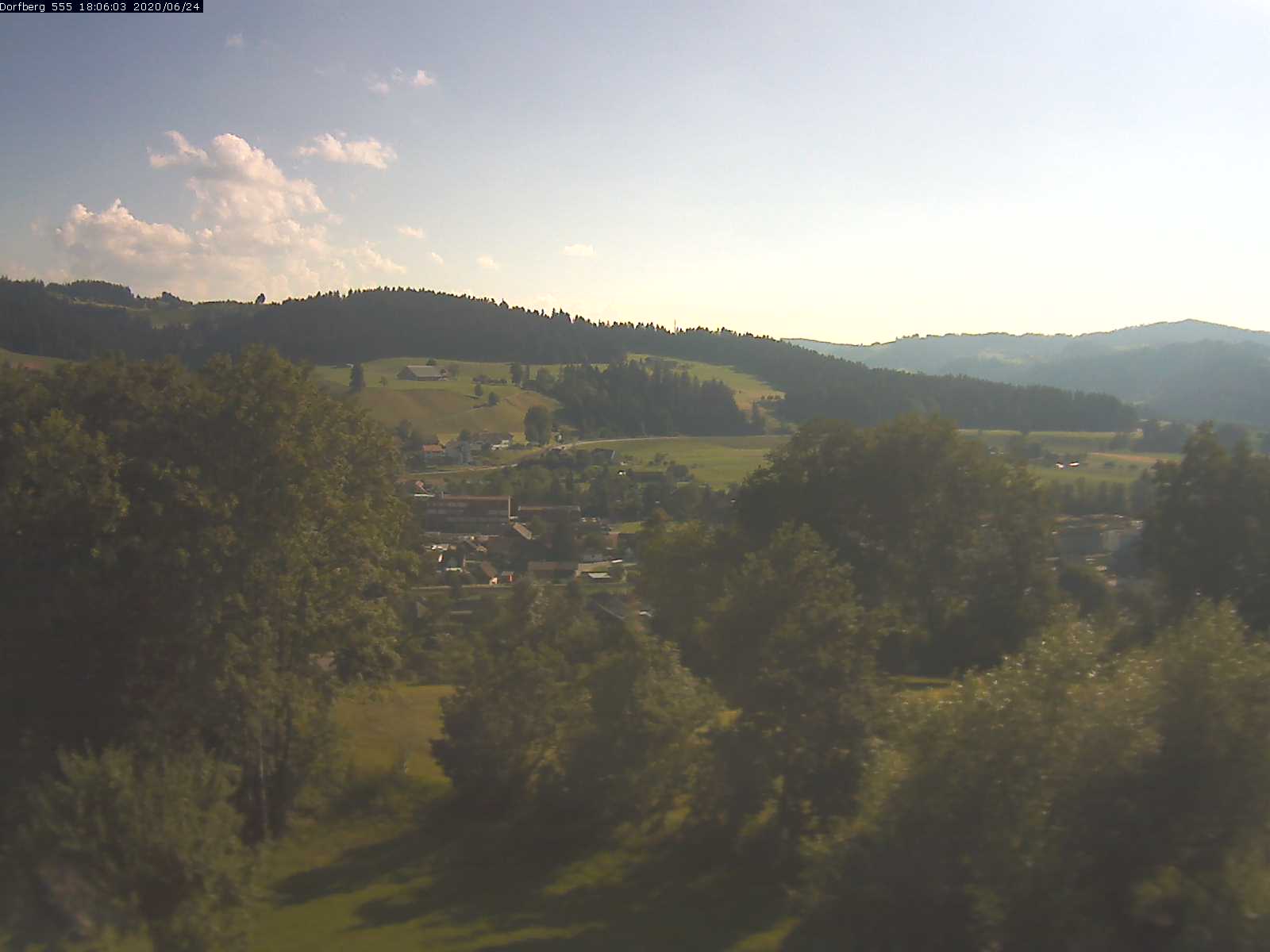 Webcam-Bild: Aussicht vom Dorfberg in Langnau 20200624-180601