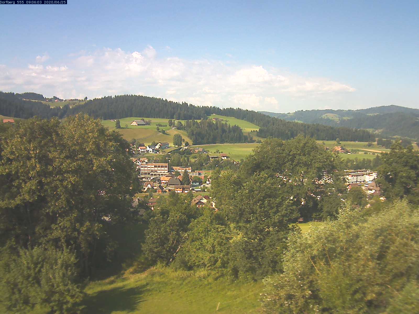 Webcam-Bild: Aussicht vom Dorfberg in Langnau 20200625-090601
