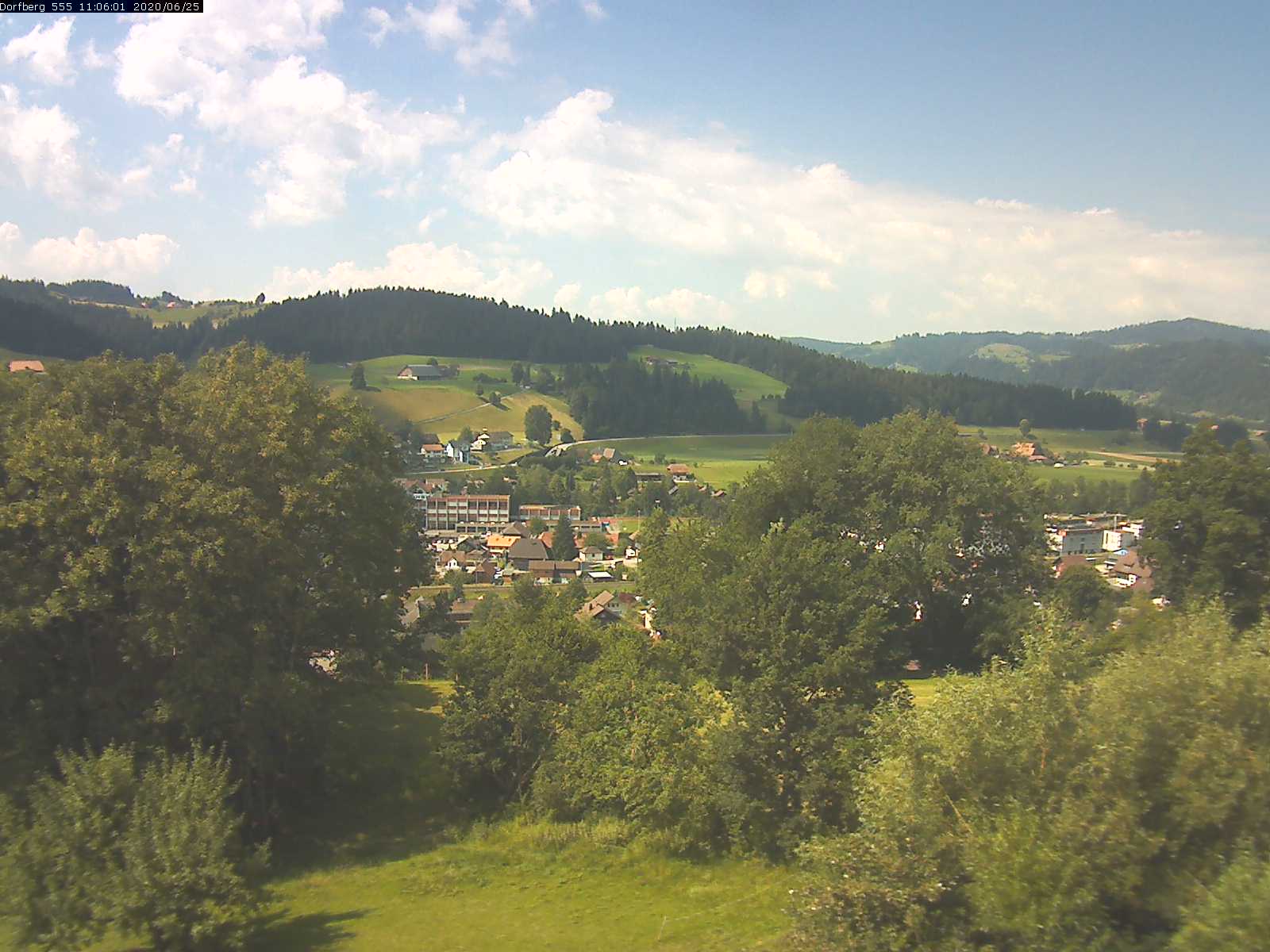 Webcam-Bild: Aussicht vom Dorfberg in Langnau 20200625-110601