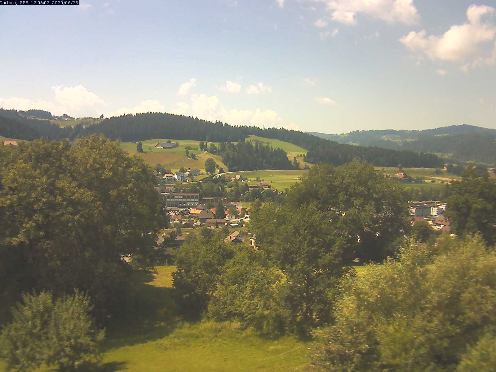 Webcam-Bild: Aussicht vom Dorfberg in Langnau 20200625-120601
