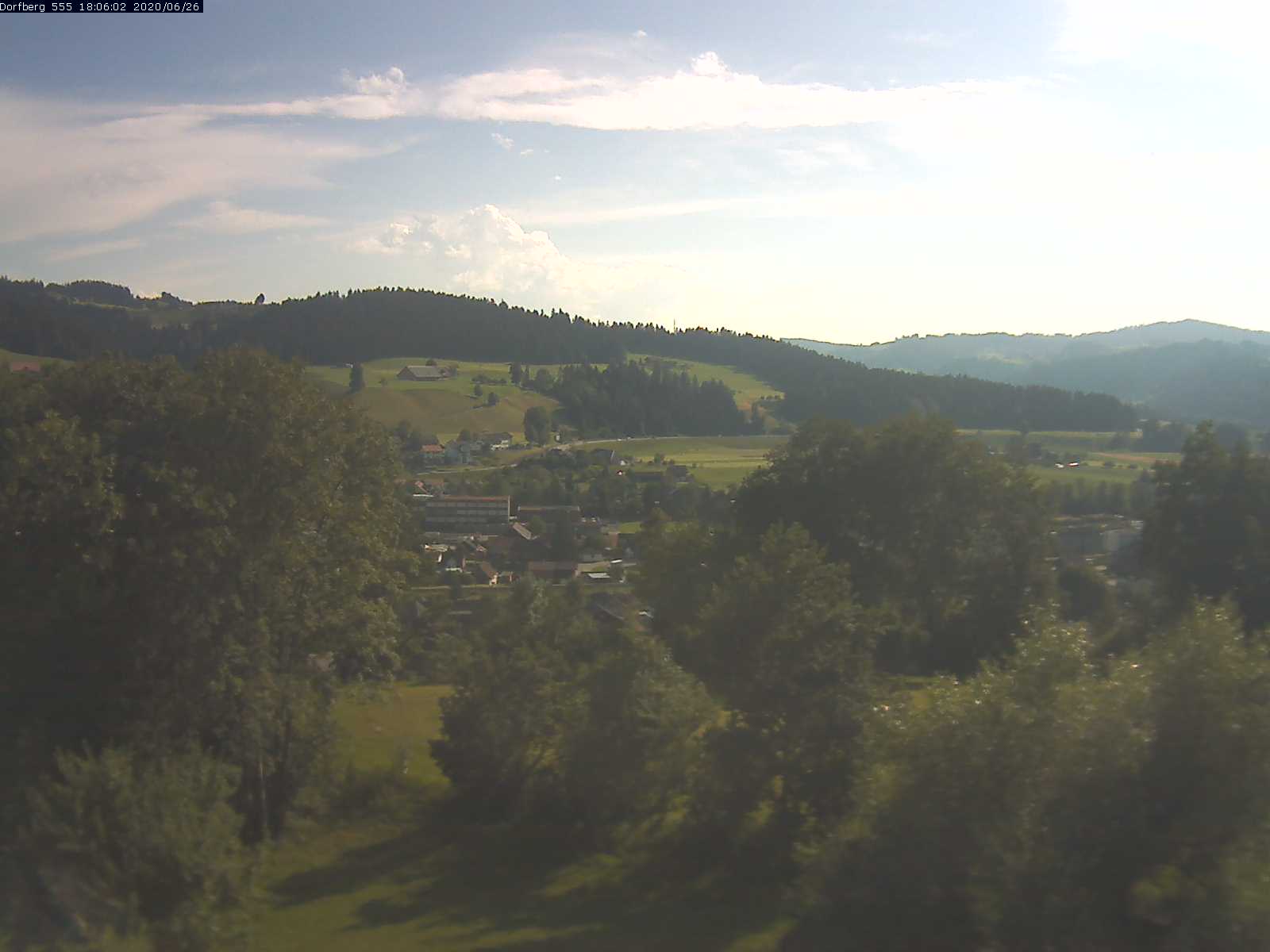Webcam-Bild: Aussicht vom Dorfberg in Langnau 20200626-180601