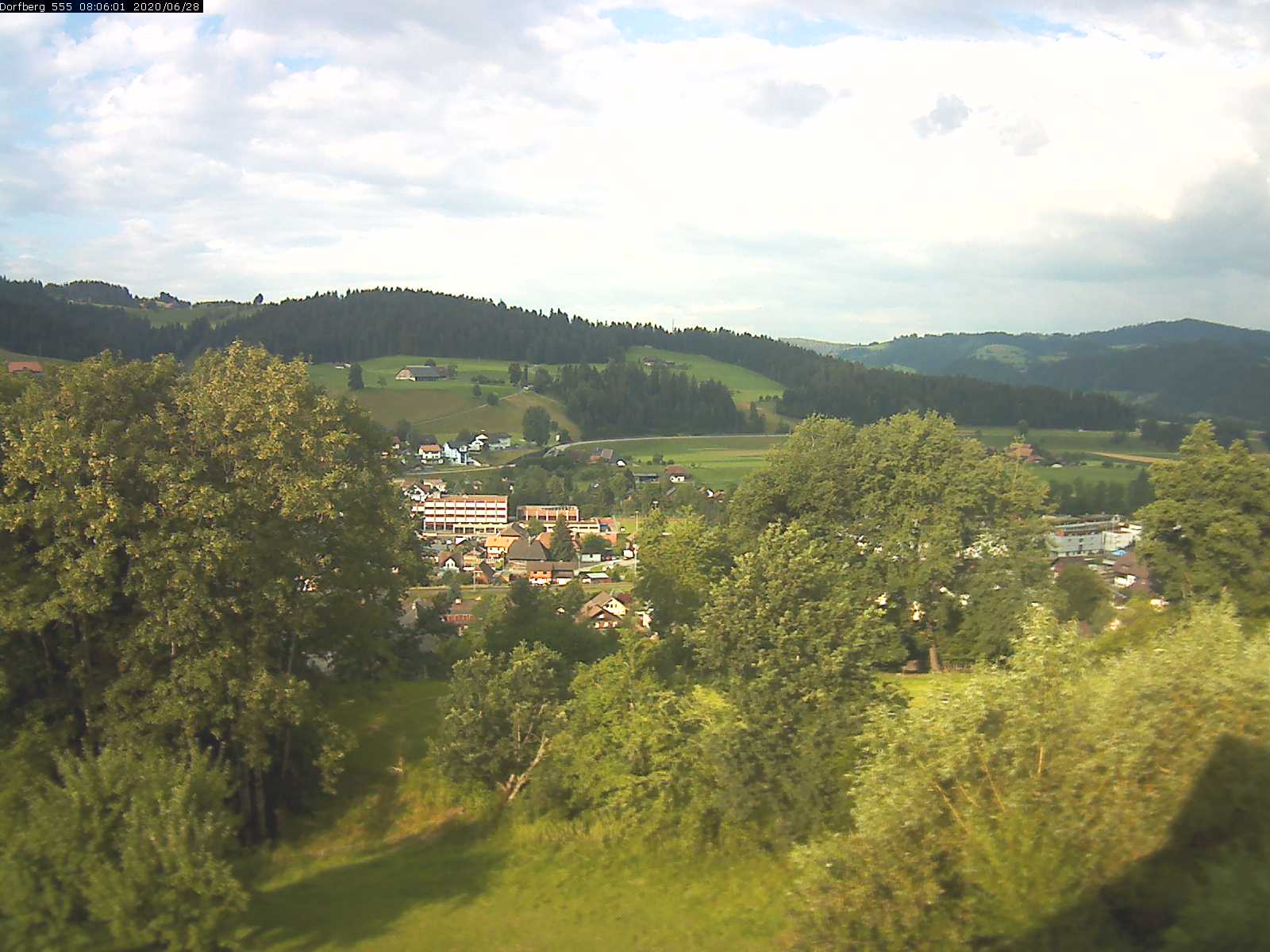 Webcam-Bild: Aussicht vom Dorfberg in Langnau 20200628-080601
