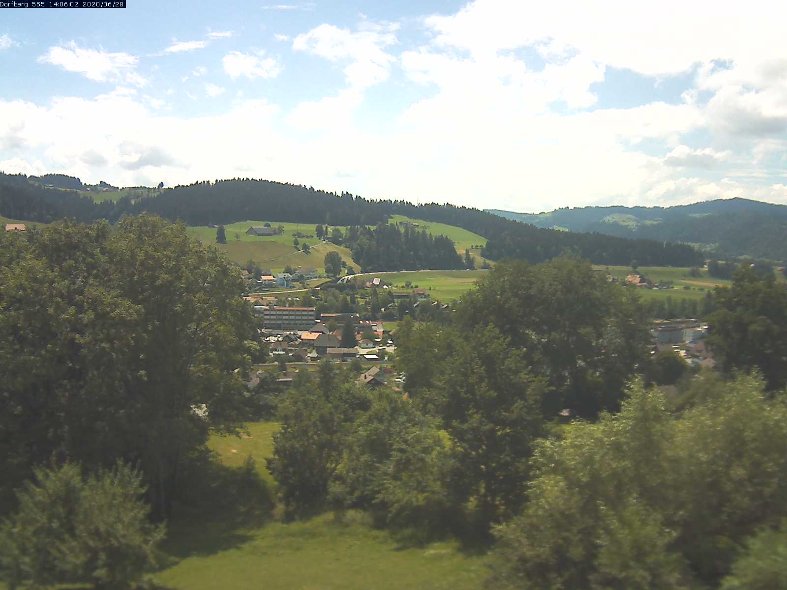 Webcam-Bild: Aussicht vom Dorfberg in Langnau 20200628-140601