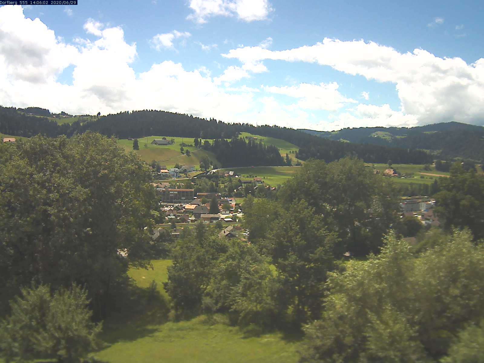 Webcam-Bild: Aussicht vom Dorfberg in Langnau 20200629-140601