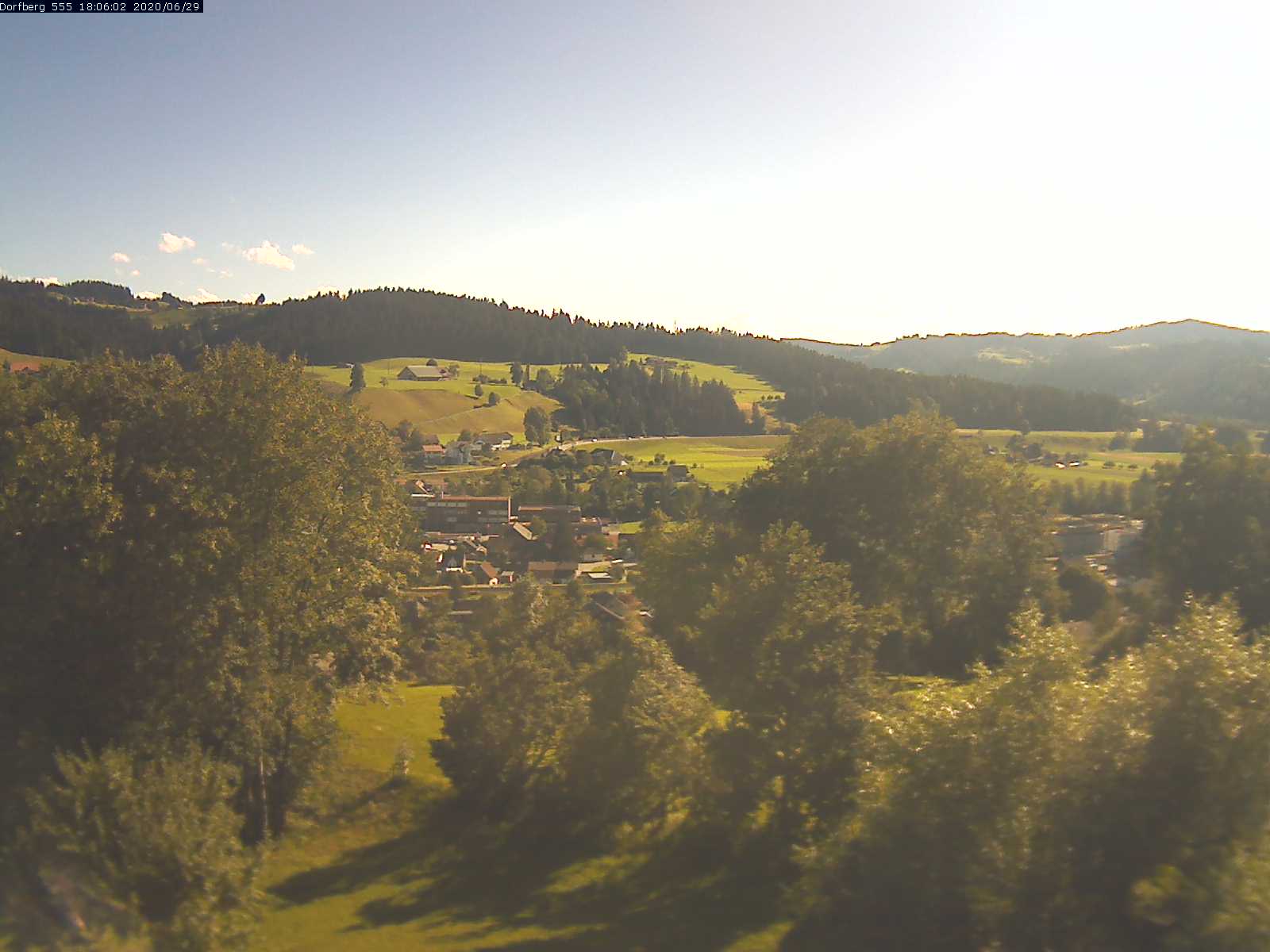 Webcam-Bild: Aussicht vom Dorfberg in Langnau 20200629-180601