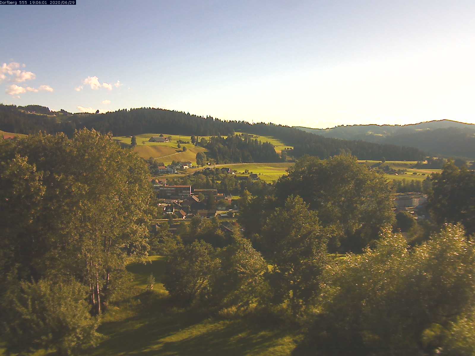 Webcam-Bild: Aussicht vom Dorfberg in Langnau 20200629-190601
