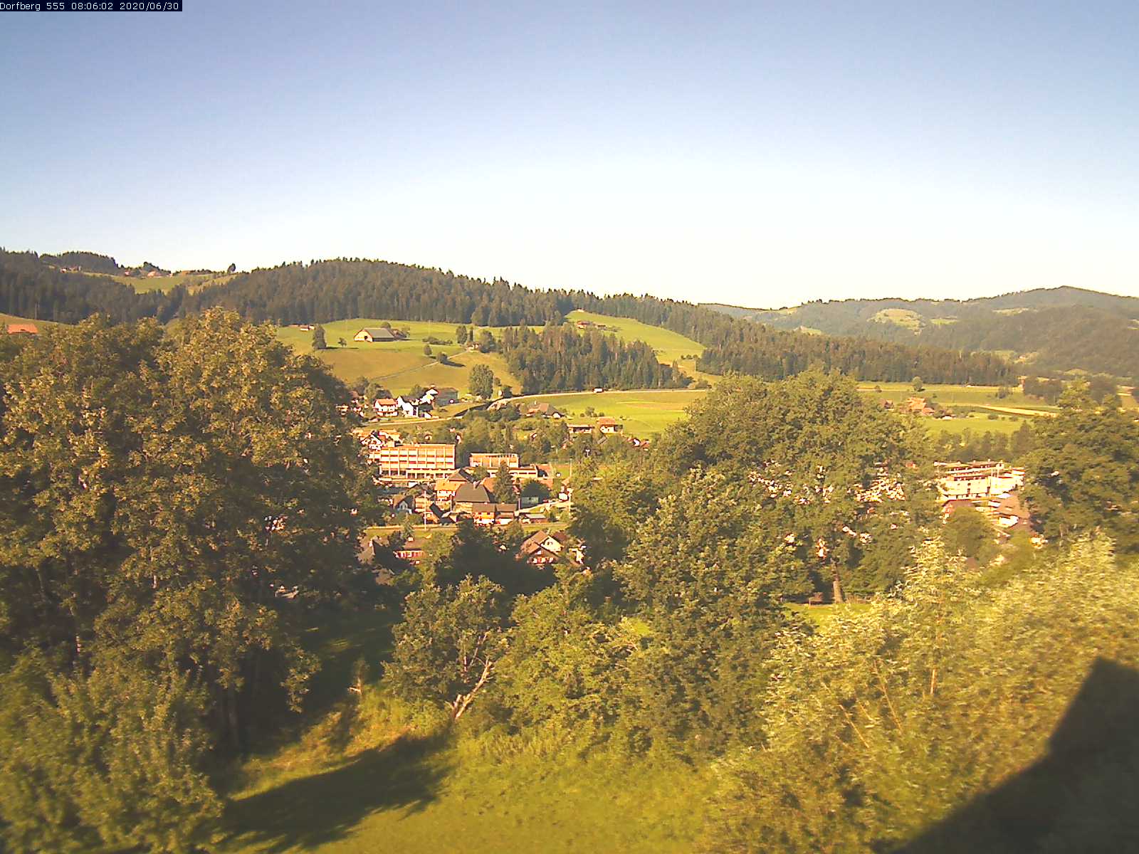 Webcam-Bild: Aussicht vom Dorfberg in Langnau 20200630-080601