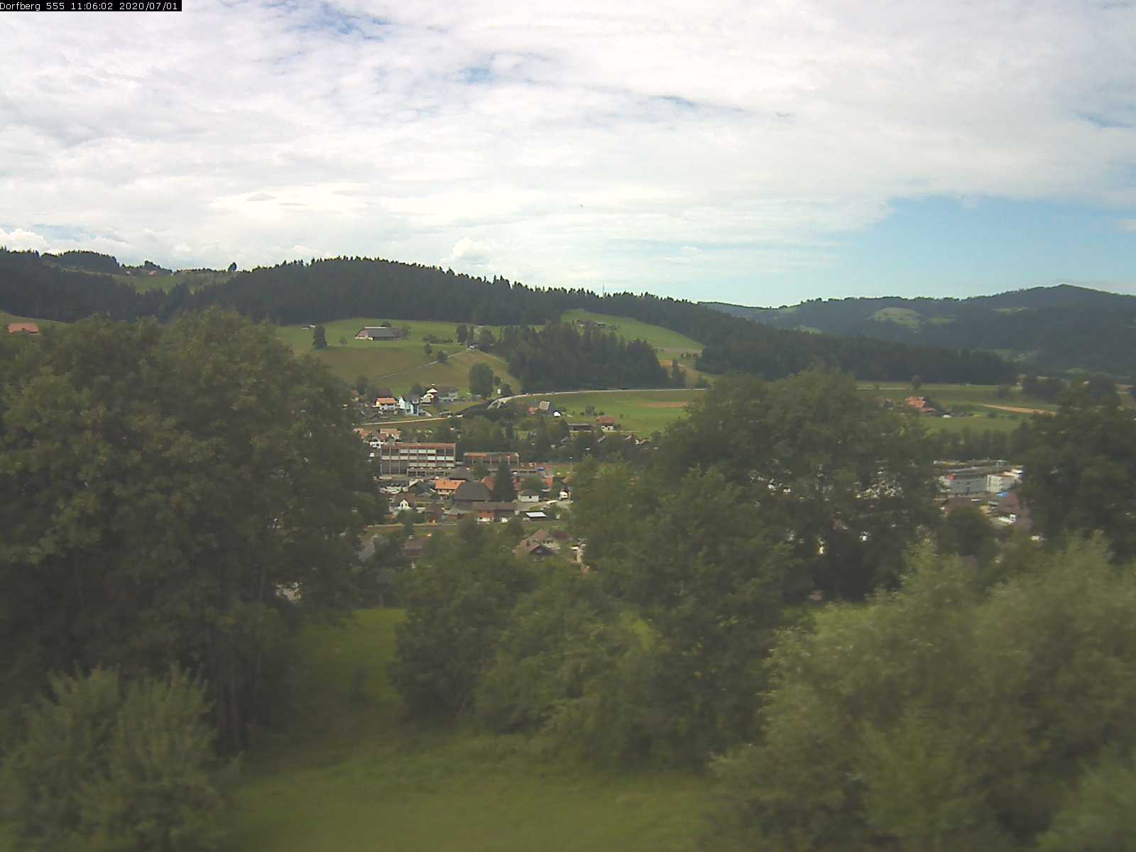 Webcam-Bild: Aussicht vom Dorfberg in Langnau 20200701-110601