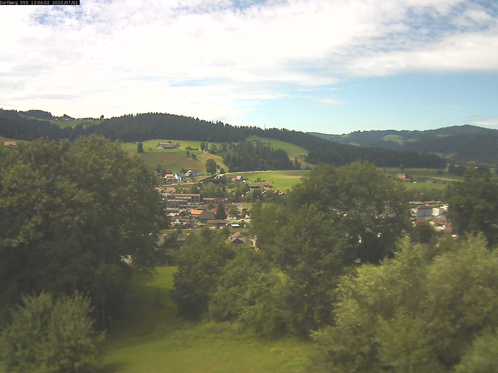 Webcam-Bild: Aussicht vom Dorfberg in Langnau 20200701-120601