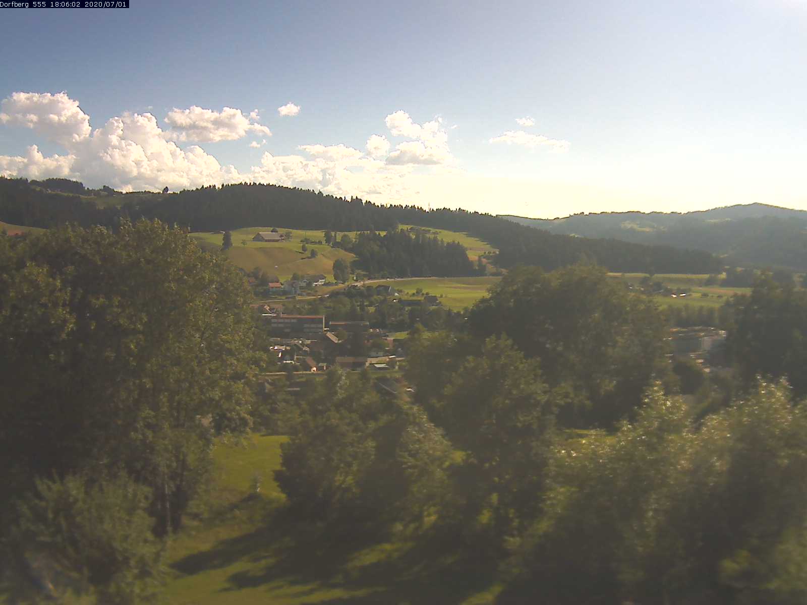 Webcam-Bild: Aussicht vom Dorfberg in Langnau 20200701-180601
