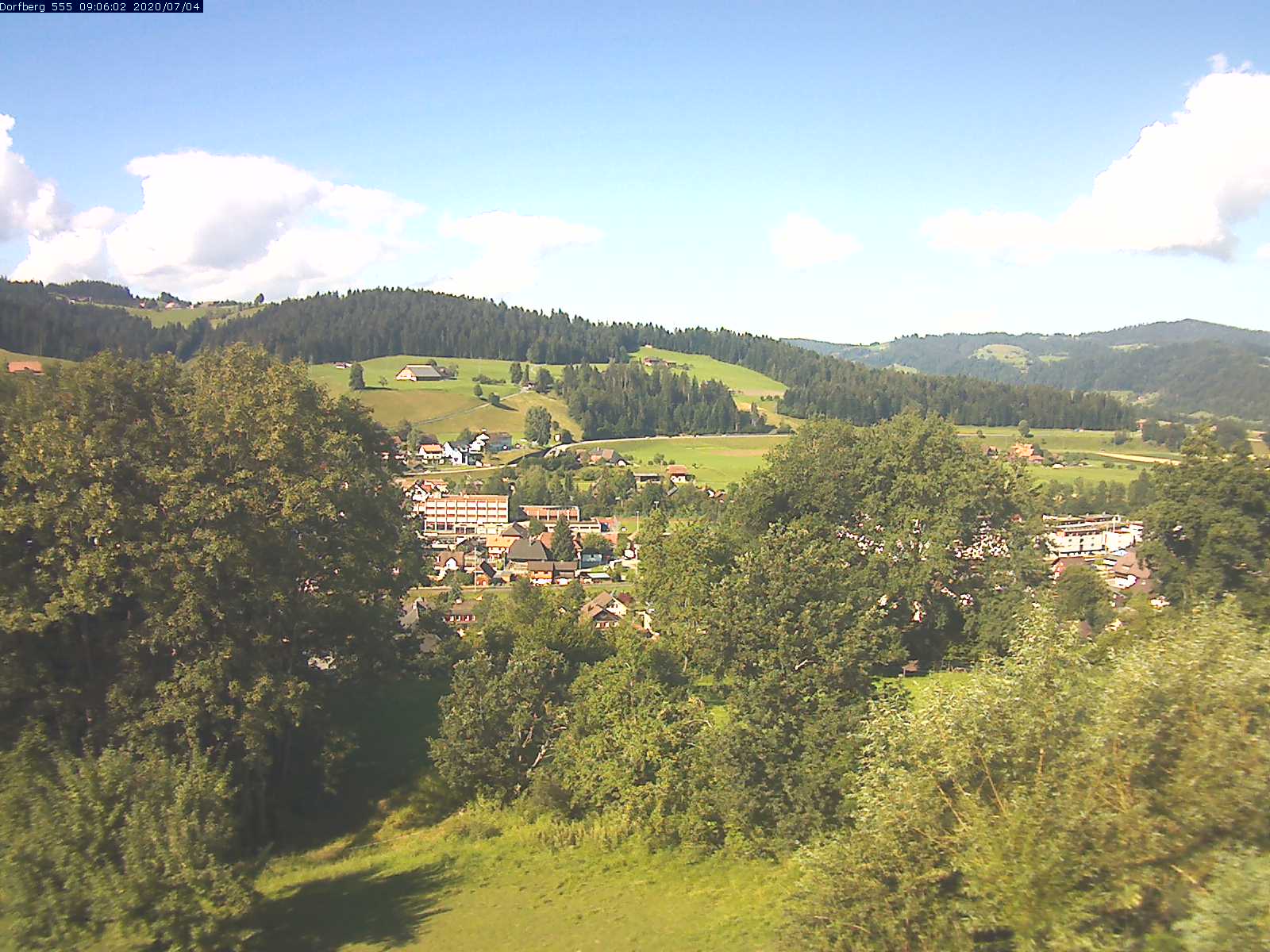 Webcam-Bild: Aussicht vom Dorfberg in Langnau 20200704-090601
