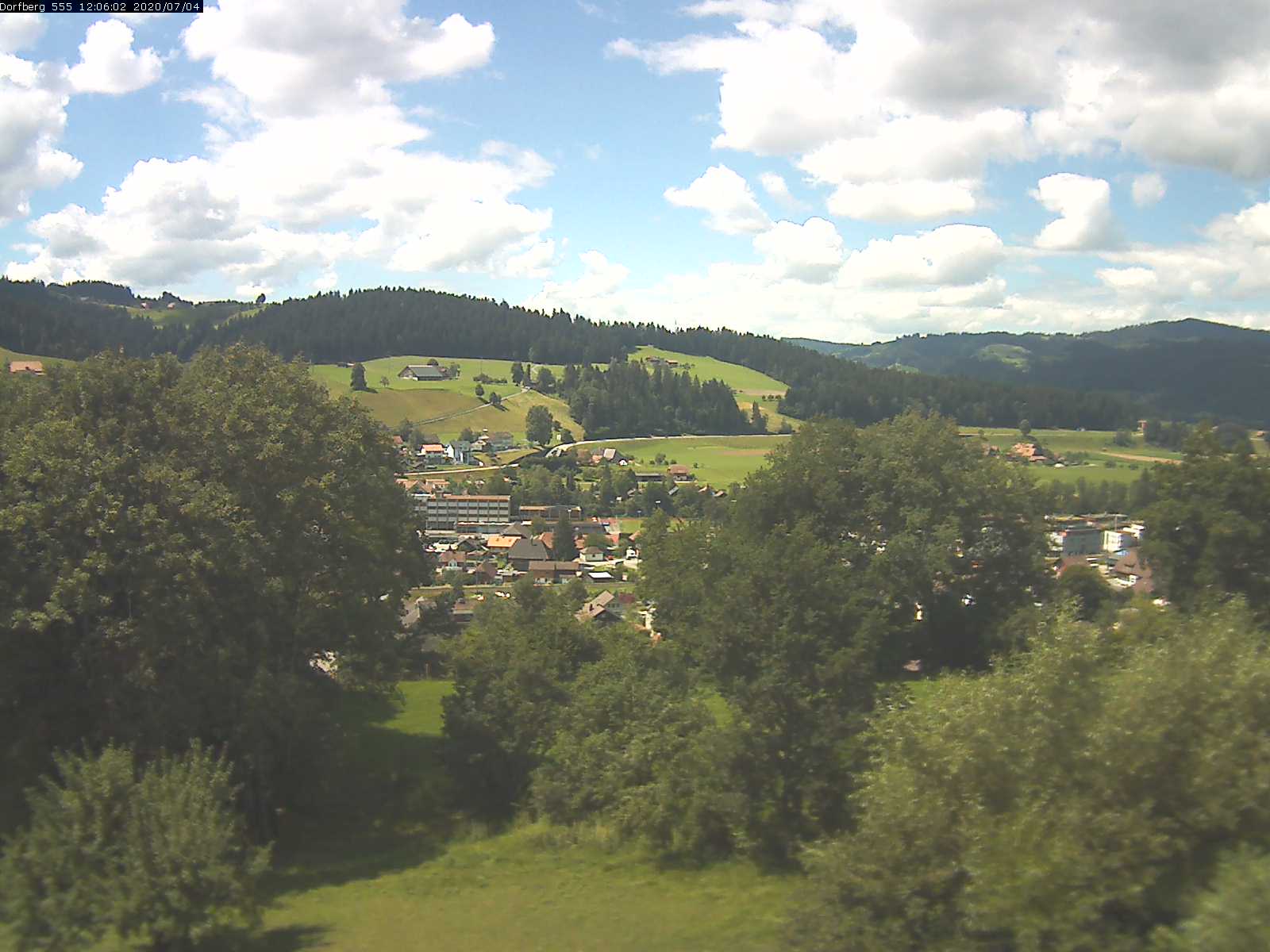 Webcam-Bild: Aussicht vom Dorfberg in Langnau 20200704-120601