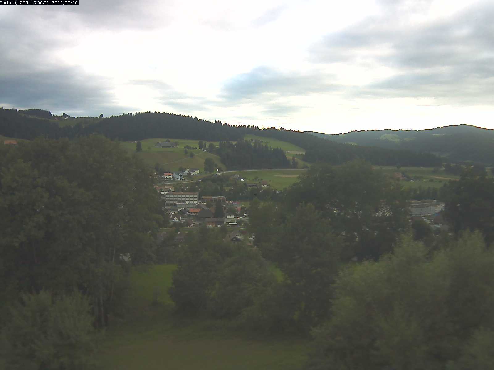 Webcam-Bild: Aussicht vom Dorfberg in Langnau 20200706-190601