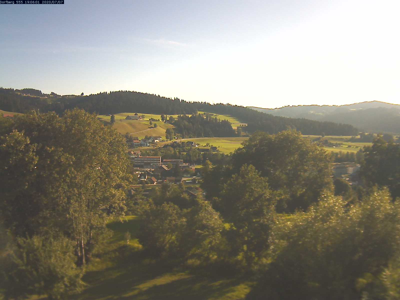 Webcam-Bild: Aussicht vom Dorfberg in Langnau 20200707-190601