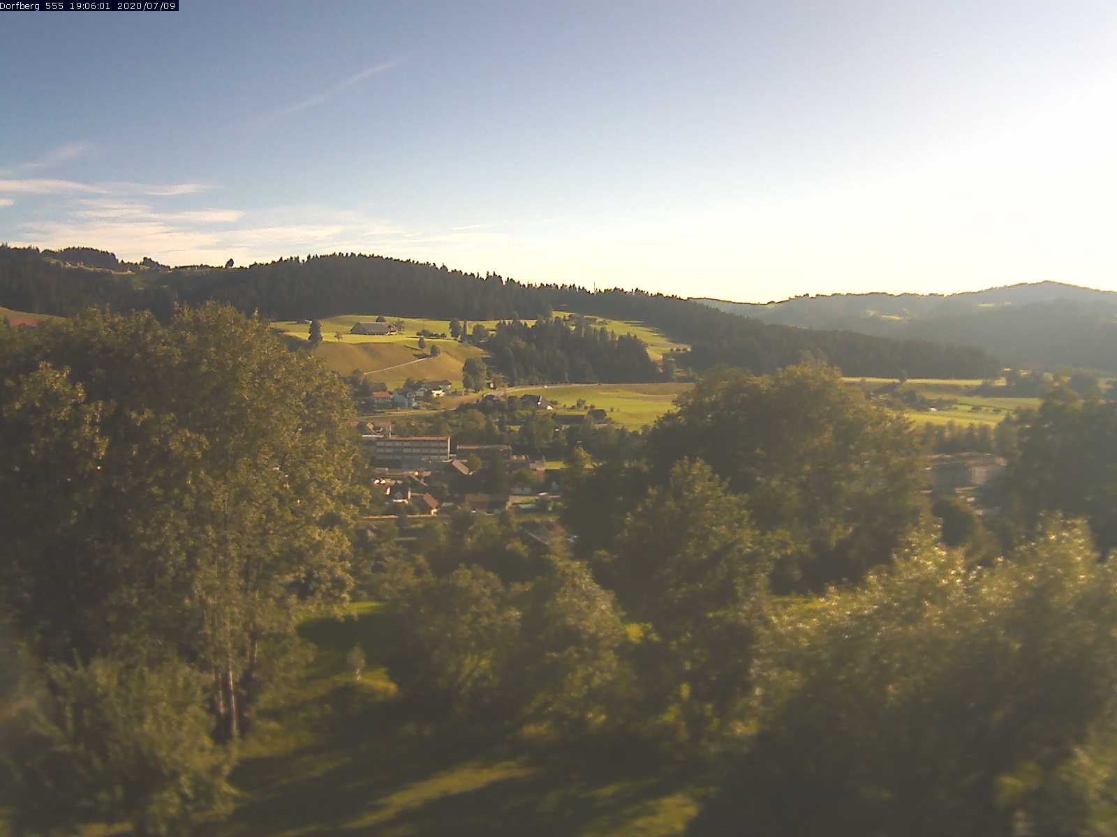 Webcam-Bild: Aussicht vom Dorfberg in Langnau 20200709-190601