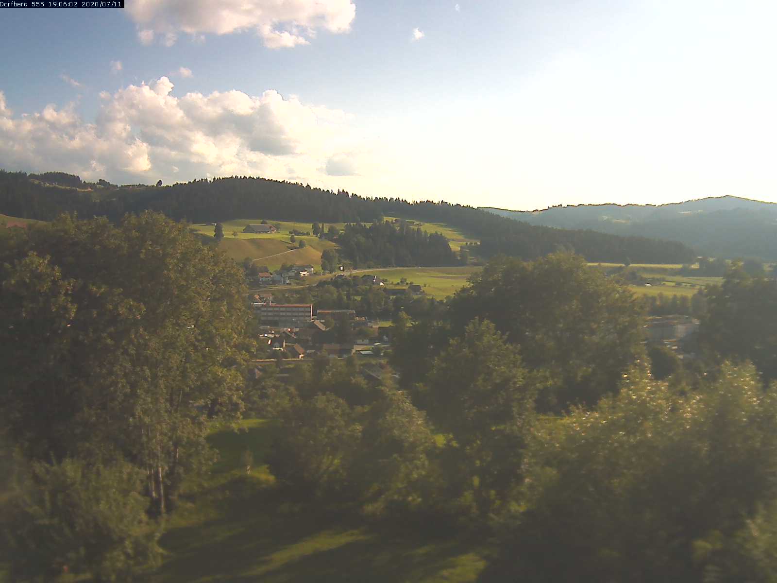 Webcam-Bild: Aussicht vom Dorfberg in Langnau 20200711-190601
