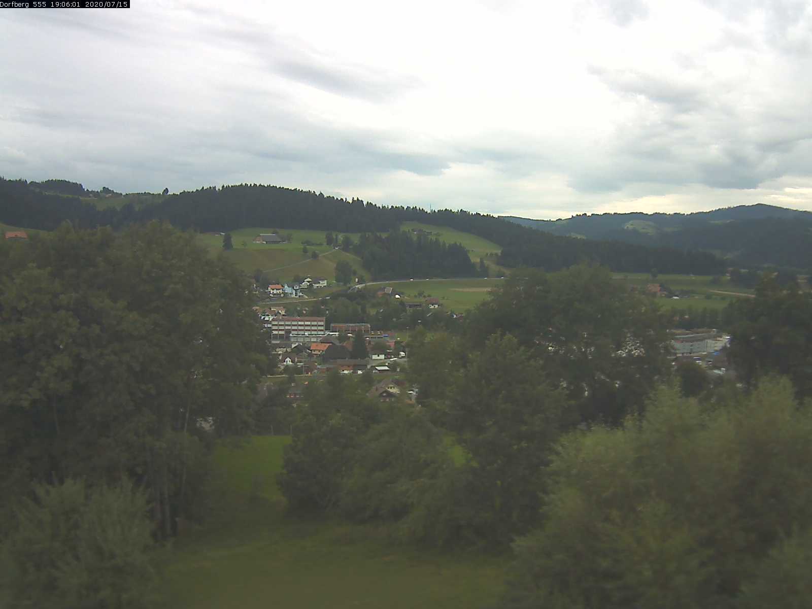 Webcam-Bild: Aussicht vom Dorfberg in Langnau 20200715-190601