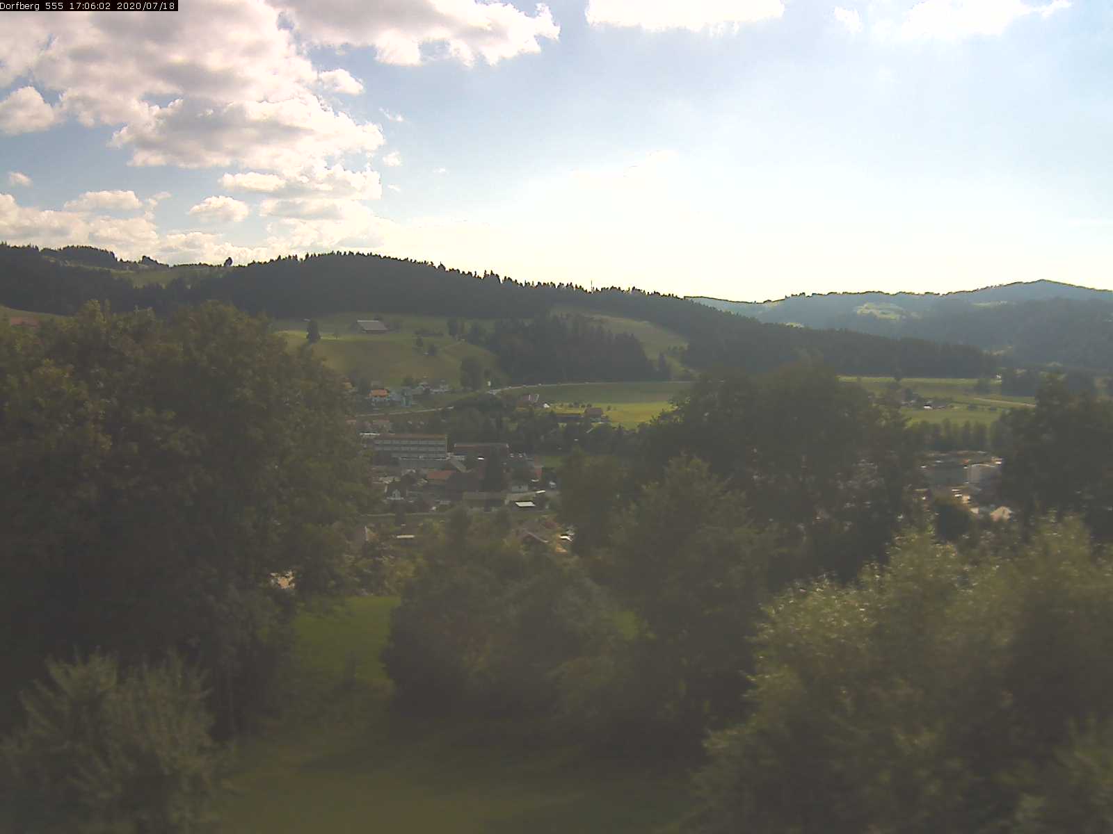 Webcam-Bild: Aussicht vom Dorfberg in Langnau 20200718-170601