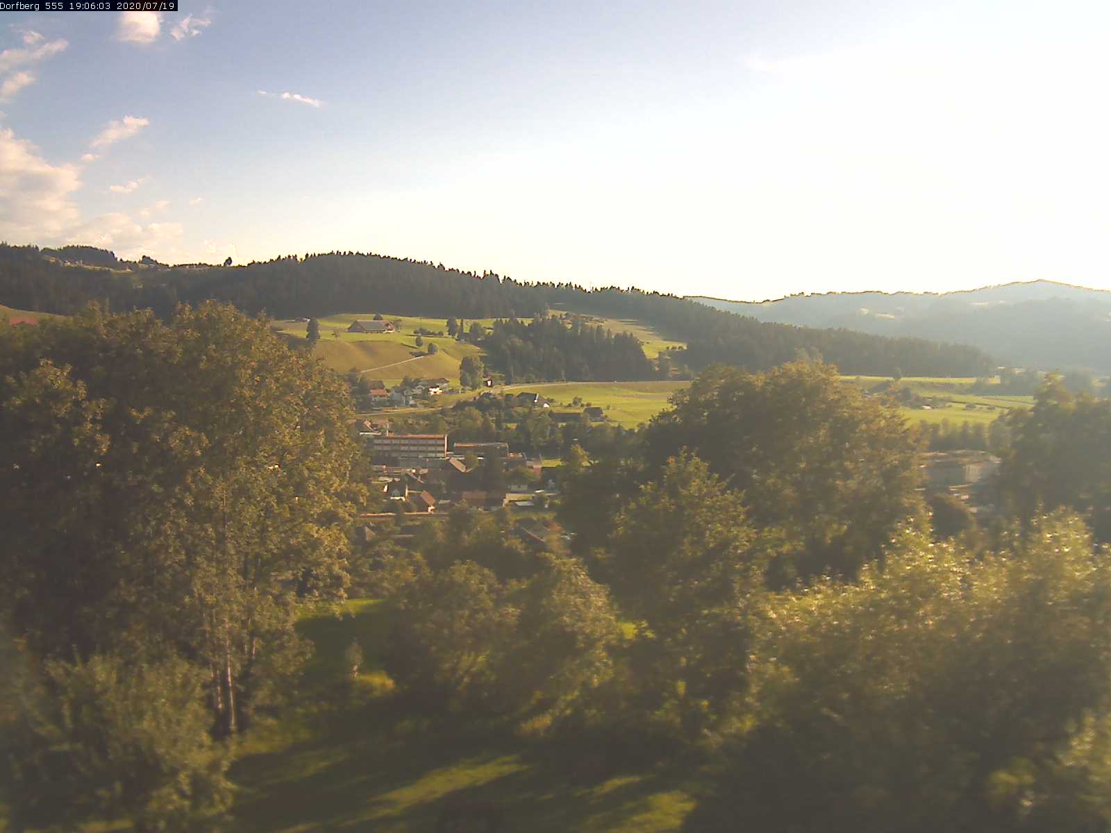 Webcam-Bild: Aussicht vom Dorfberg in Langnau 20200719-190601