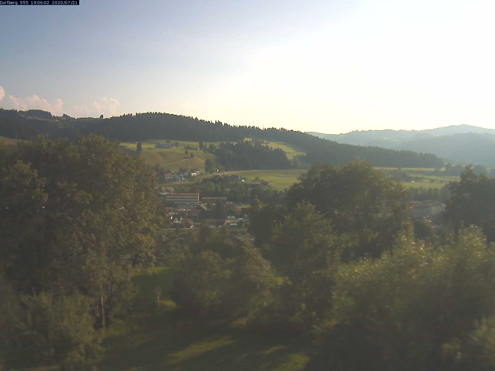 Webcam-Bild: Aussicht vom Dorfberg in Langnau 20200721-190601