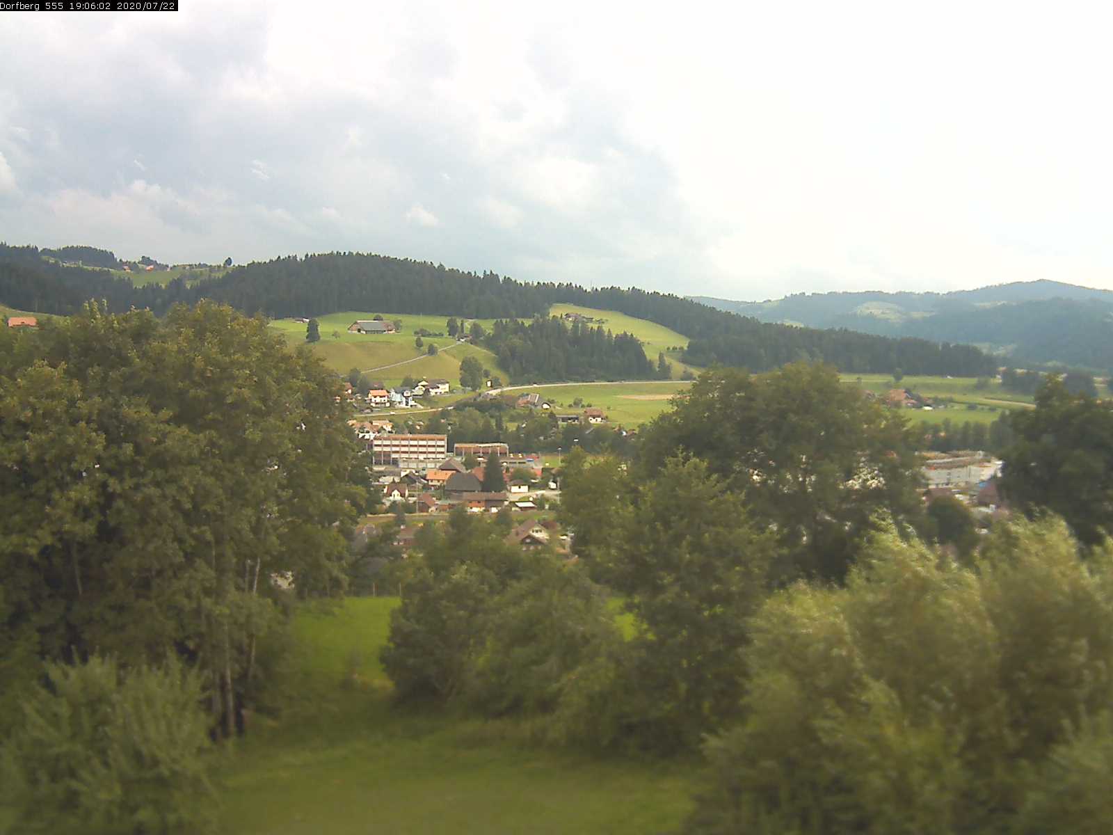 Webcam-Bild: Aussicht vom Dorfberg in Langnau 20200722-190601