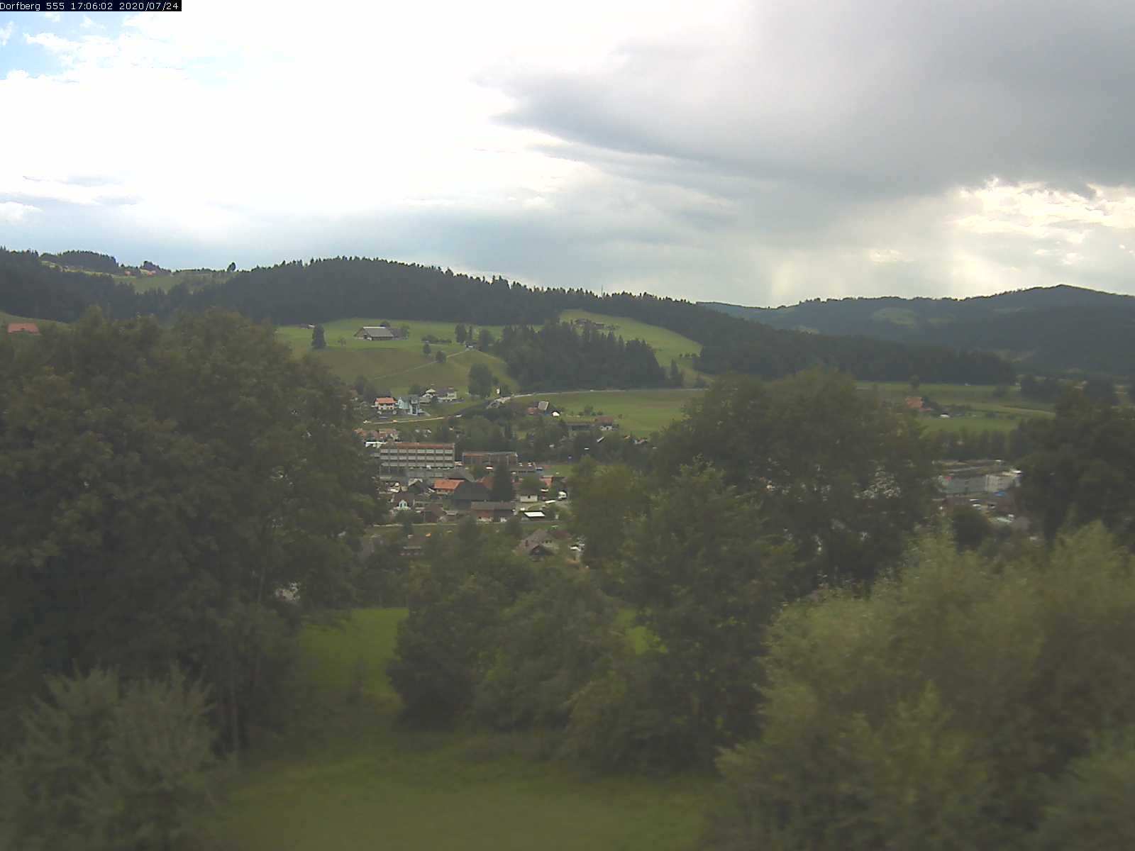 Webcam-Bild: Aussicht vom Dorfberg in Langnau 20200724-170602